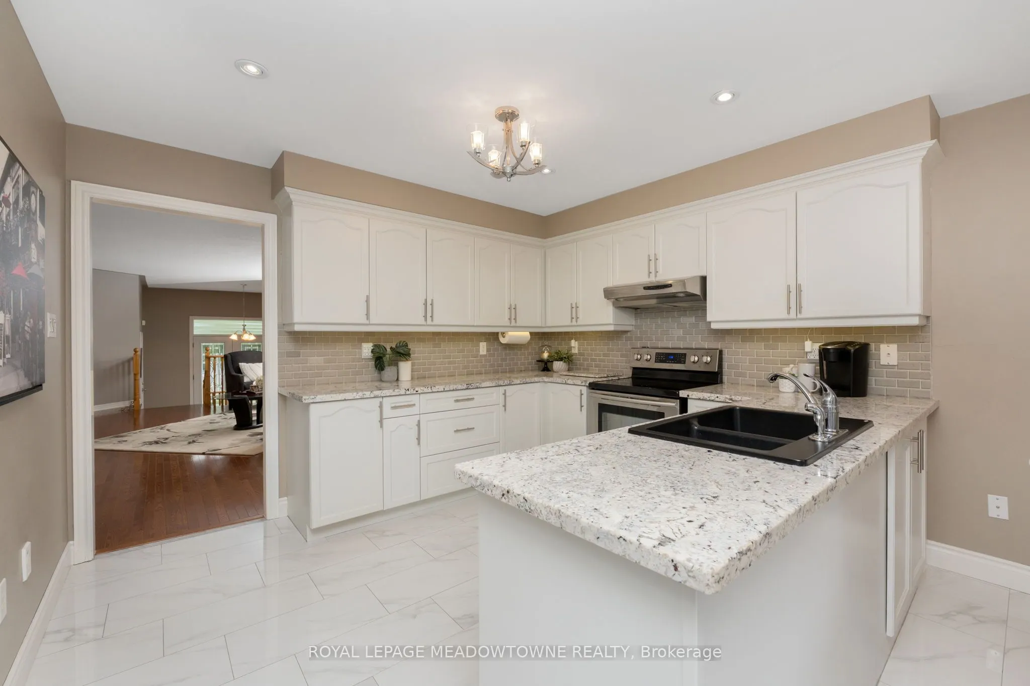 9 Johnson Crescent