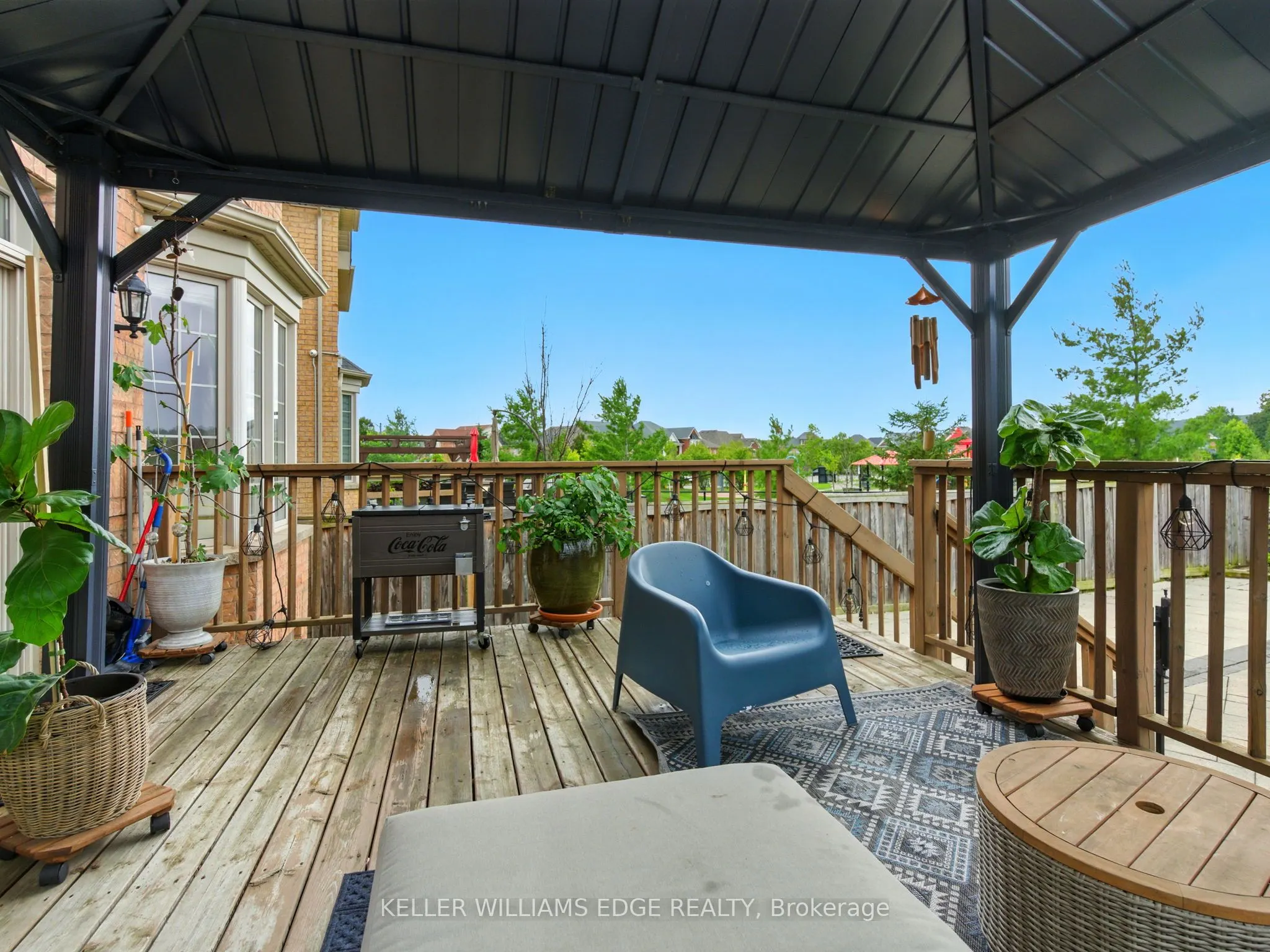 200 Giddings Crescent E