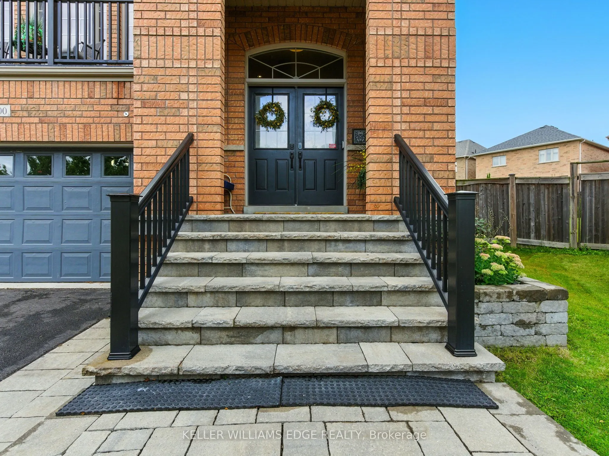 200 Giddings Crescent E