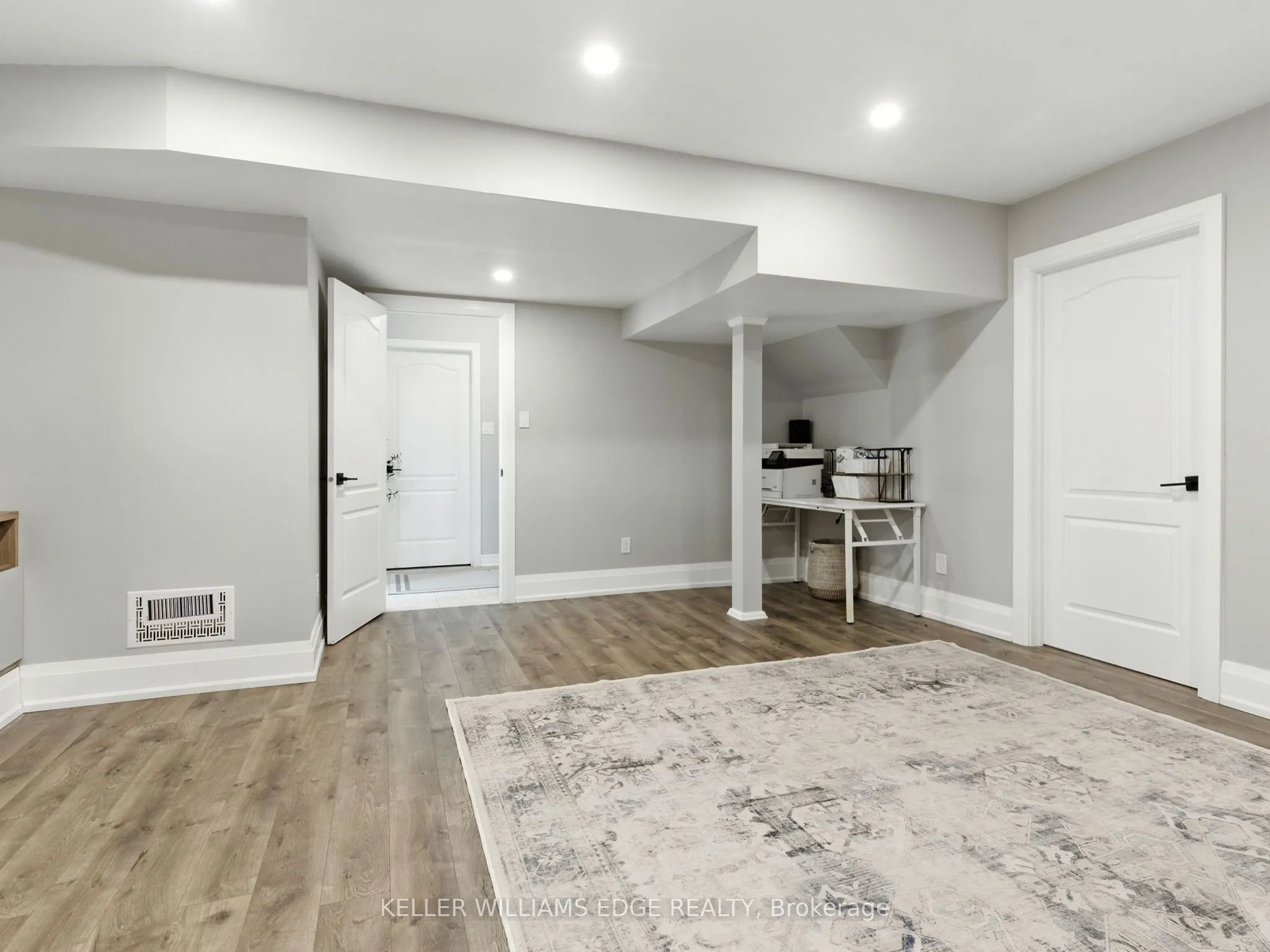 200 Giddings Crescent E