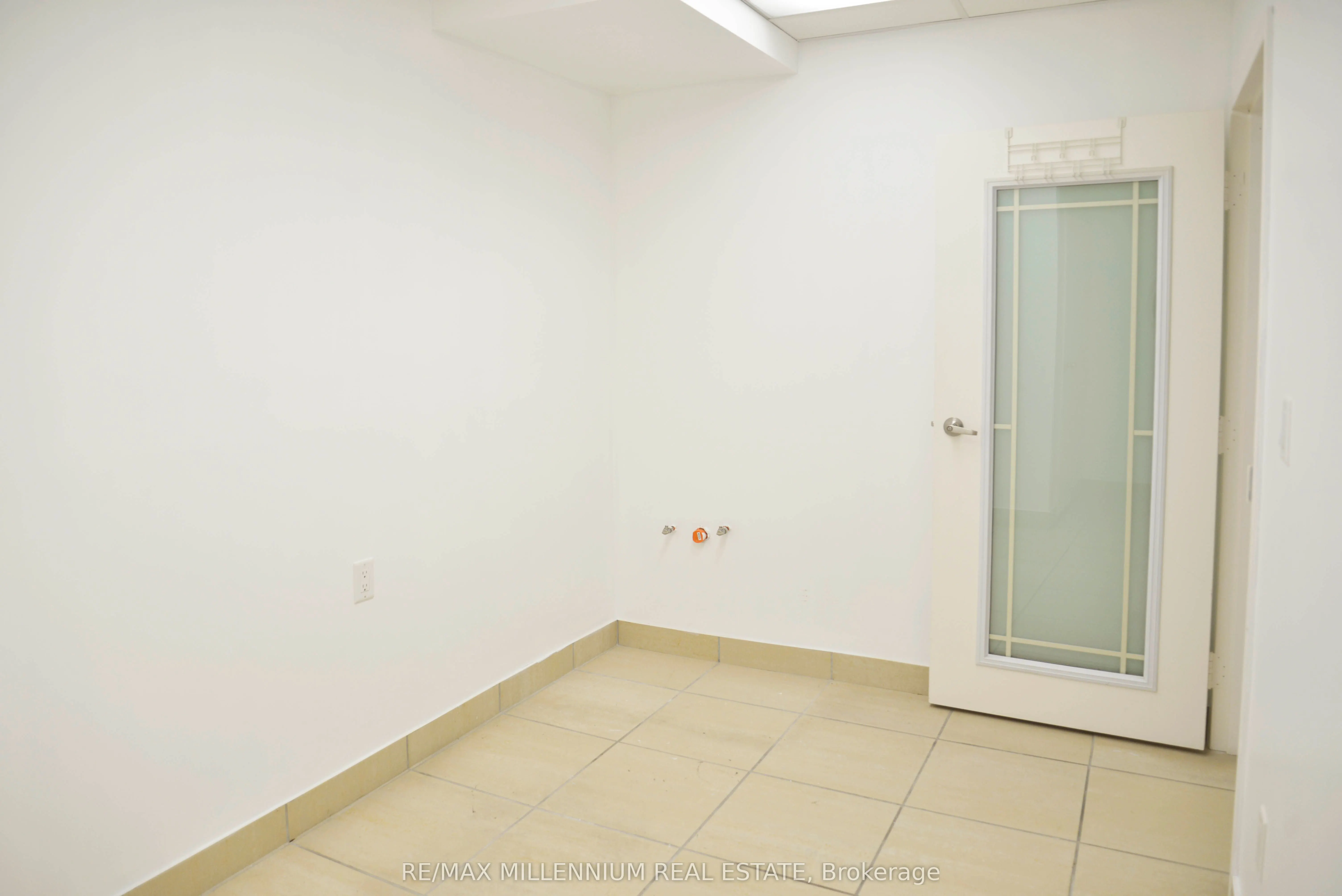 2821 Lake Shore Boulevard W