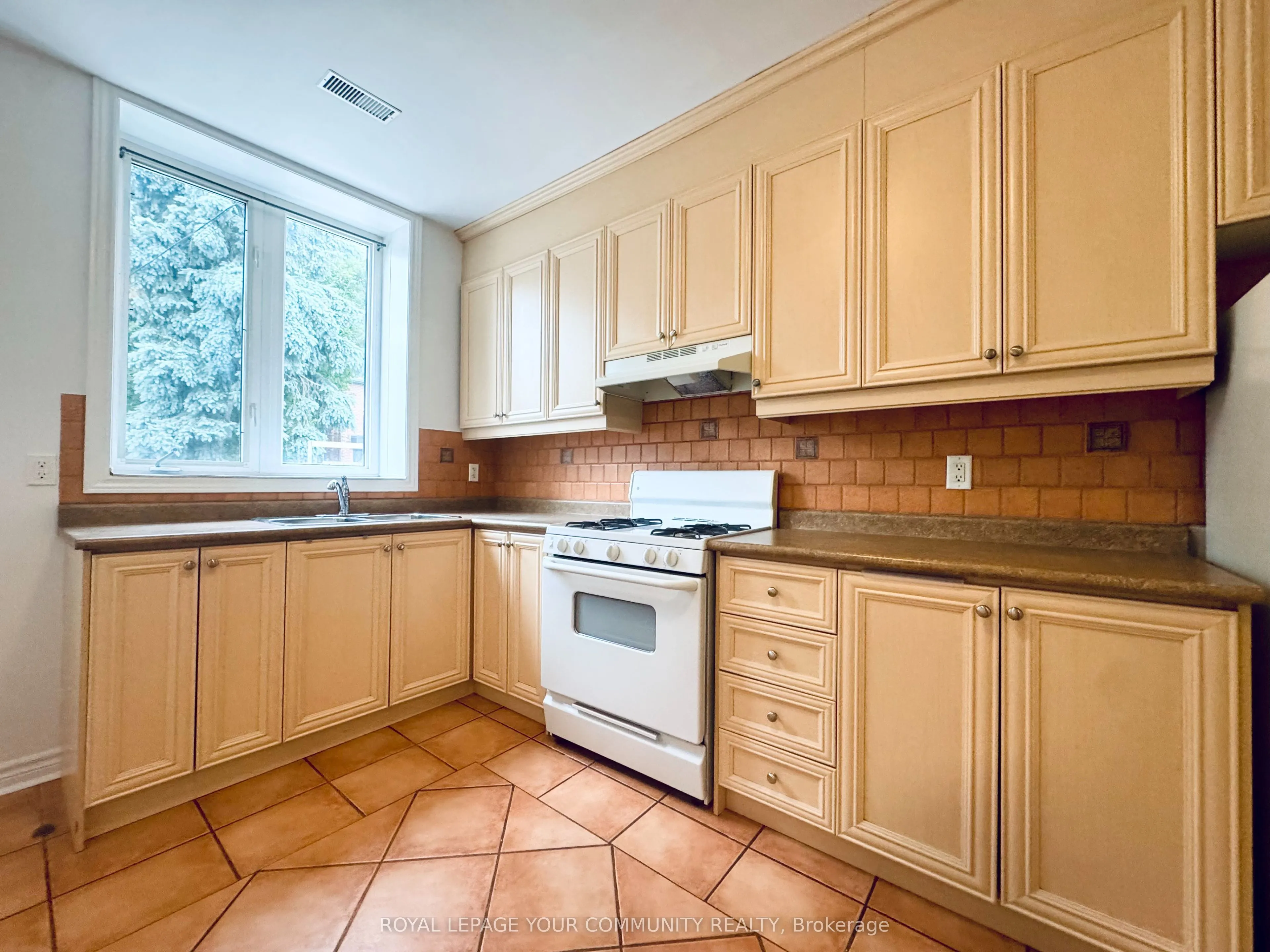 2417 Dundas Street W, #G1