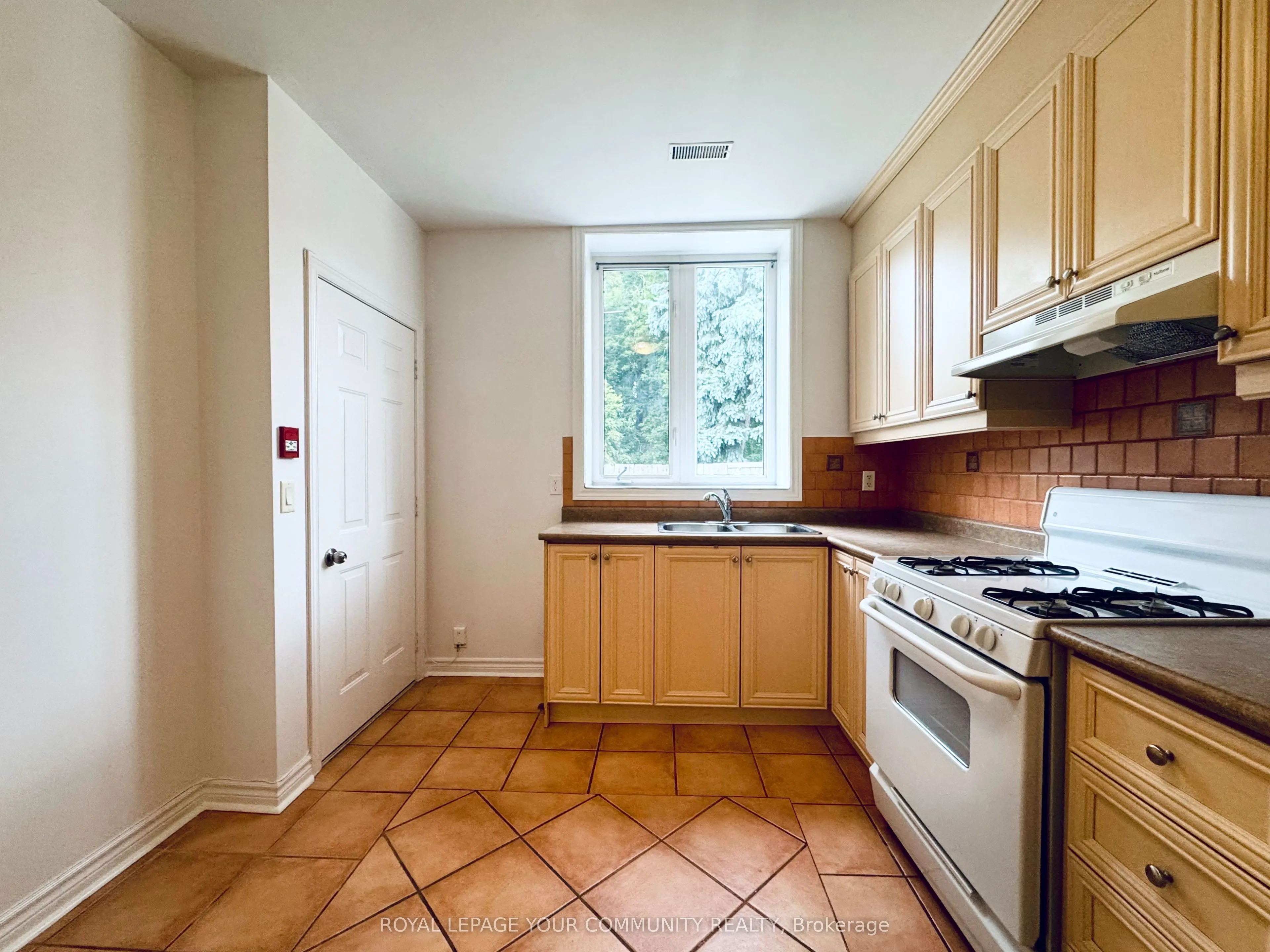2417 Dundas Street W, #G1