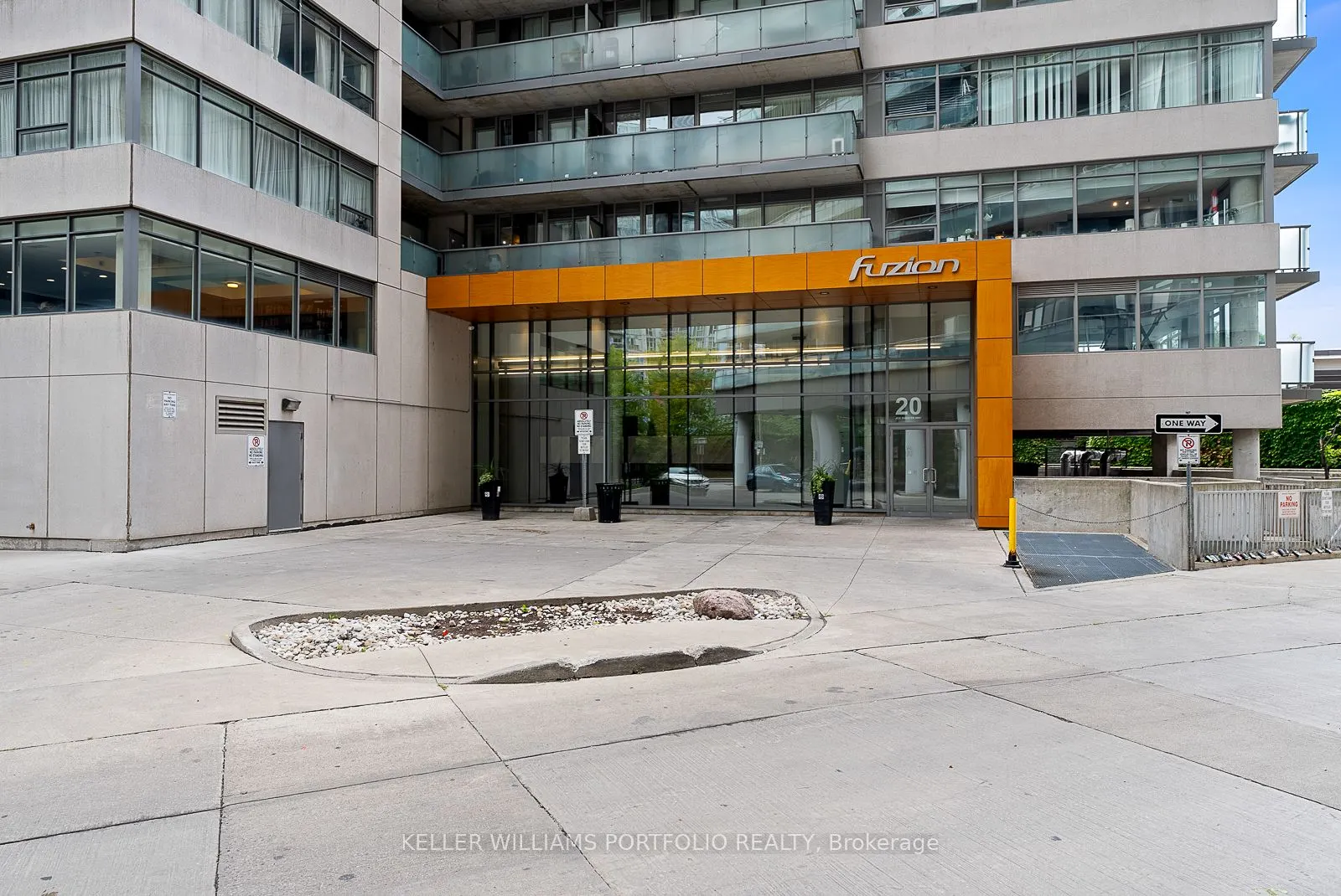 20 Joe Shuster Way, #815