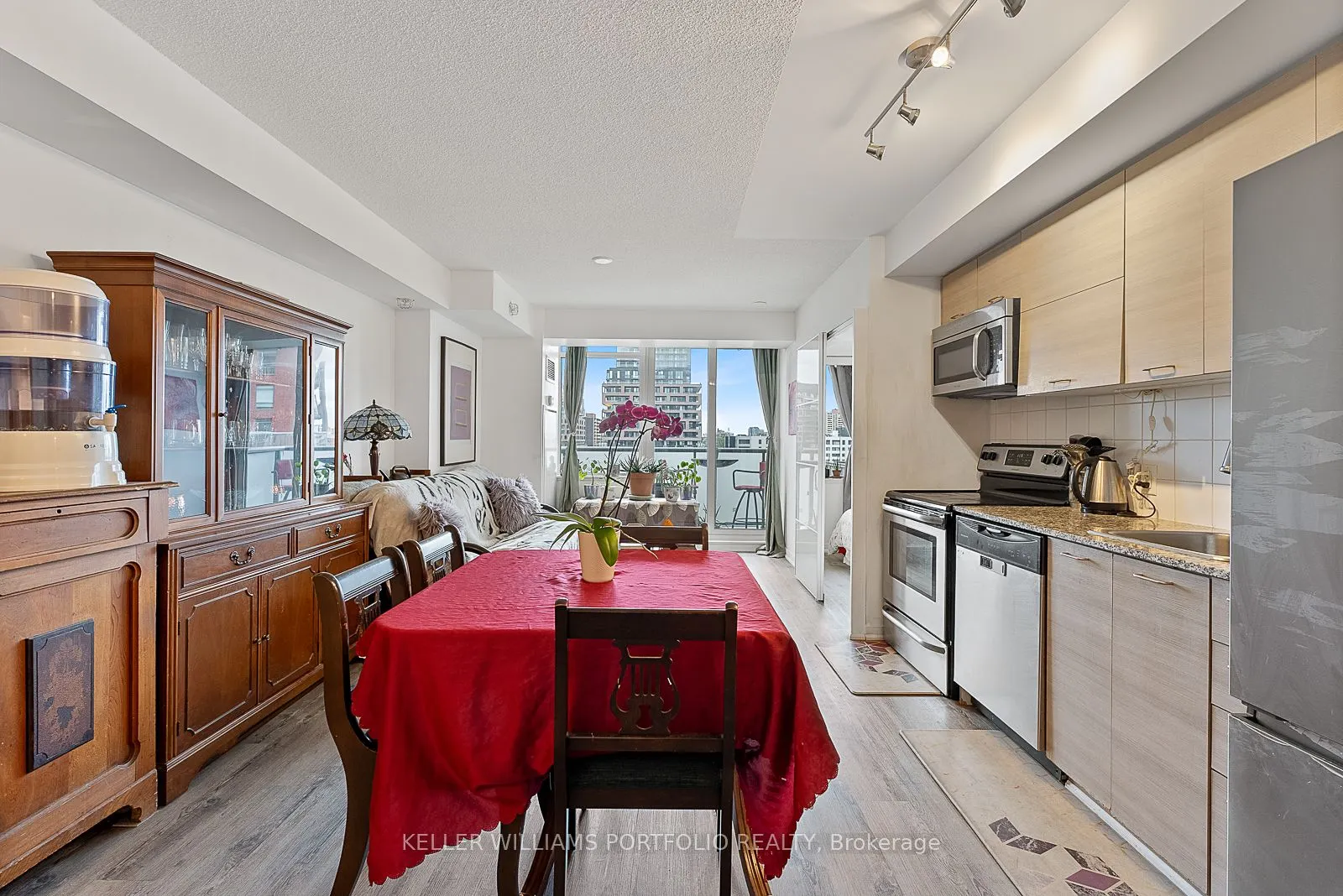 20 Joe Shuster Way, #815