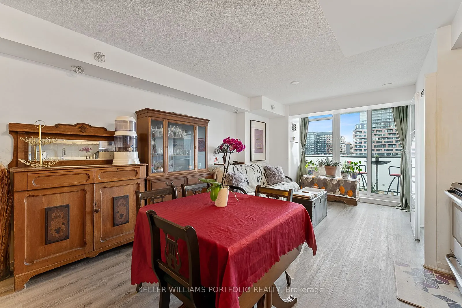 20 Joe Shuster Way, #815