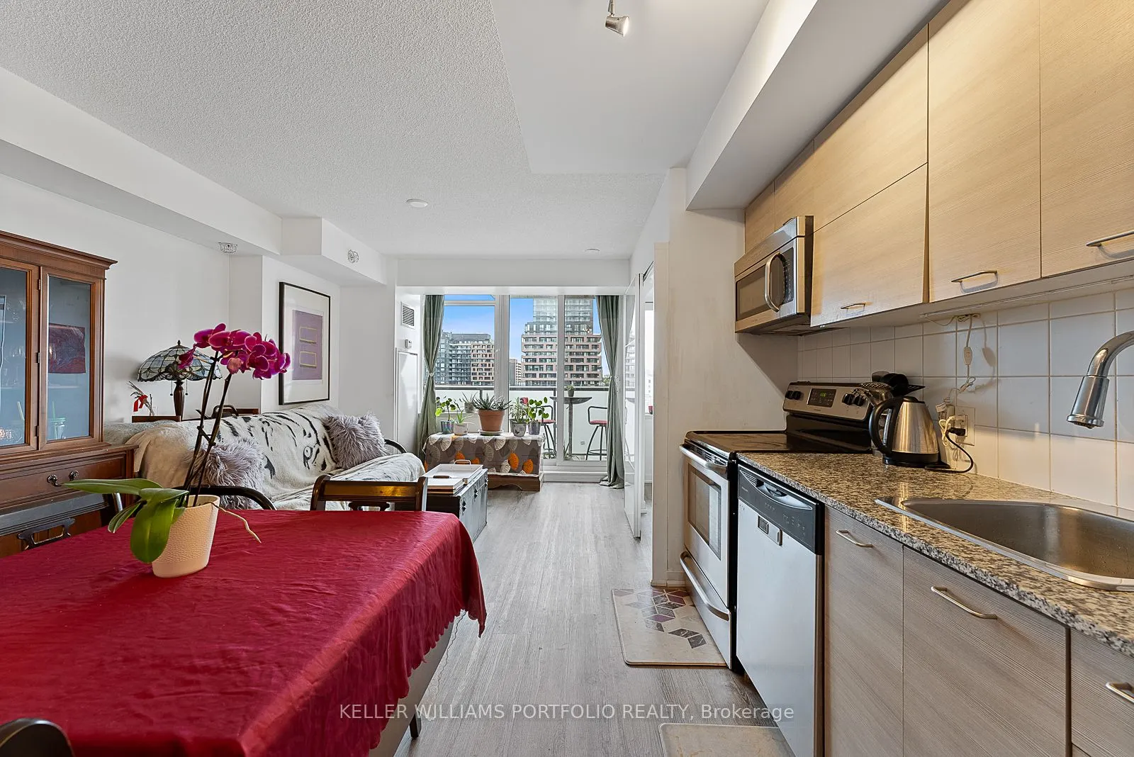 20 Joe Shuster Way, #815