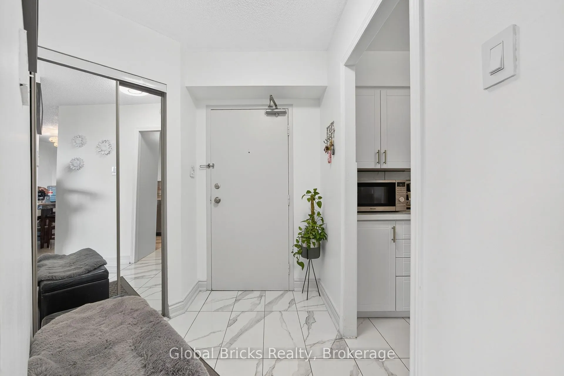 380 Dixon Road, #1904