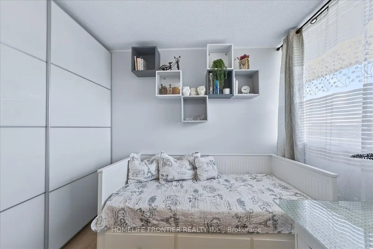 2301 Derry Road W, #605