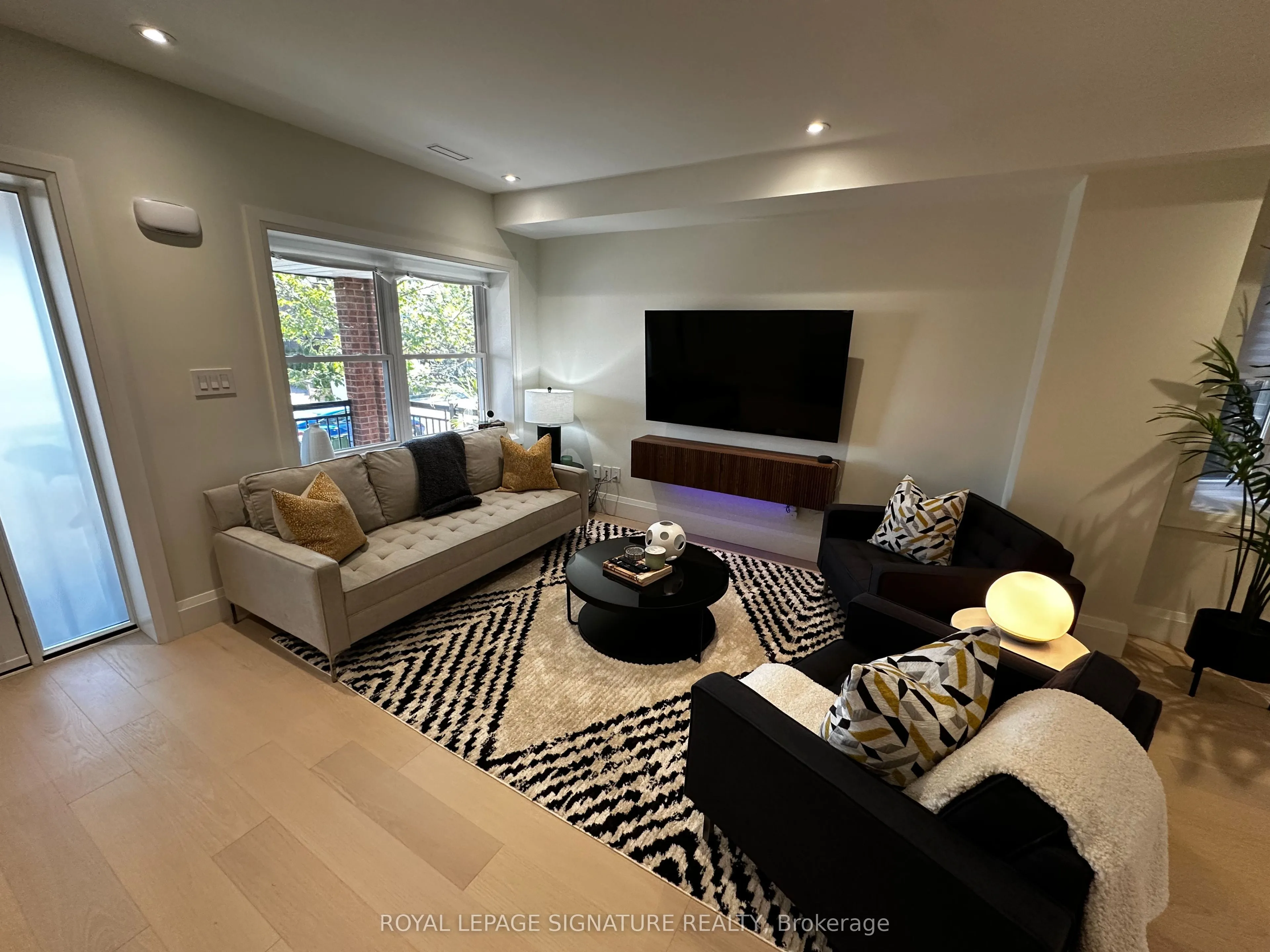 198 Earlscourt Avenue, #Upper