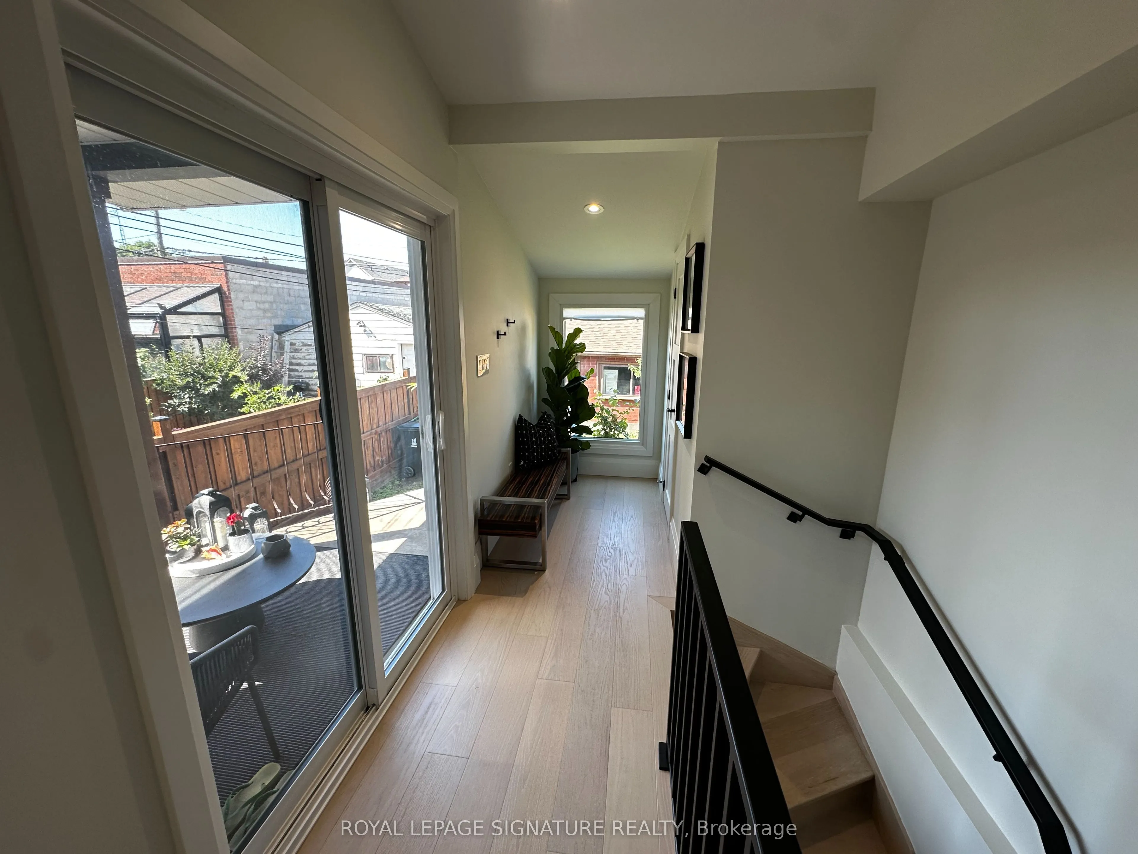 198 Earlscourt Avenue, #Upper