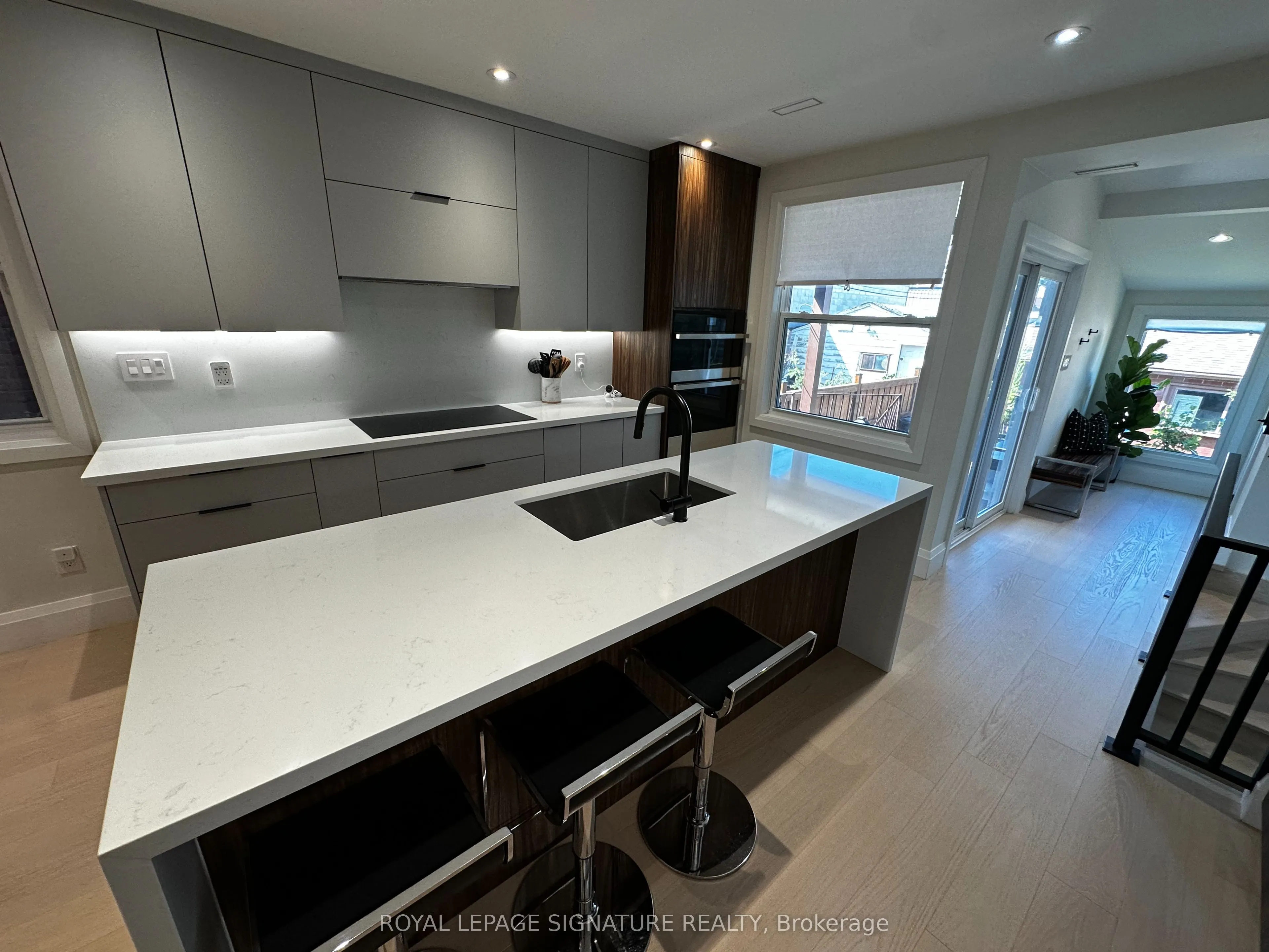 198 Earlscourt Avenue, #Upper