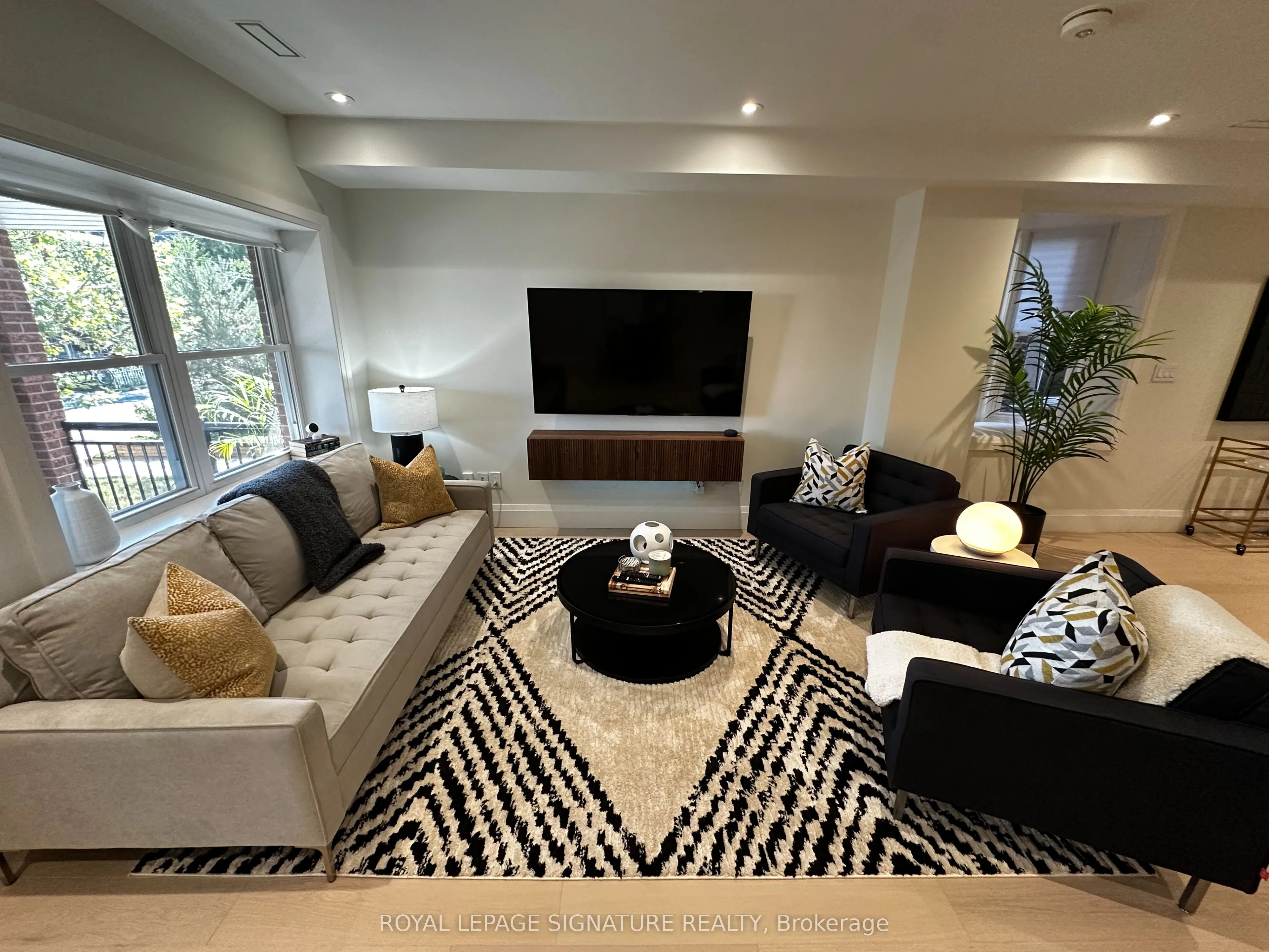 198 Earlscourt Avenue, #Upper