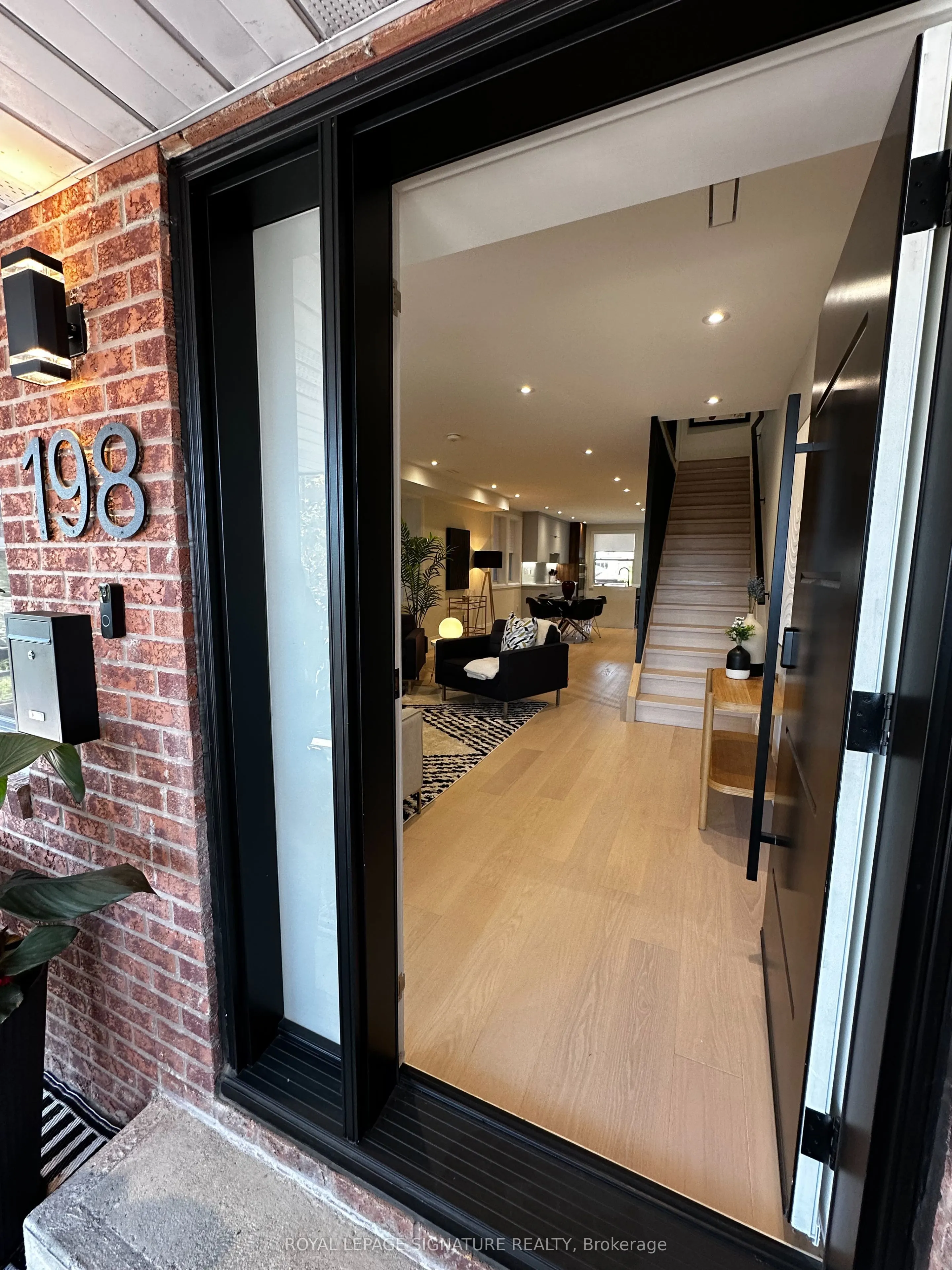 198 Earlscourt Avenue, #Upper