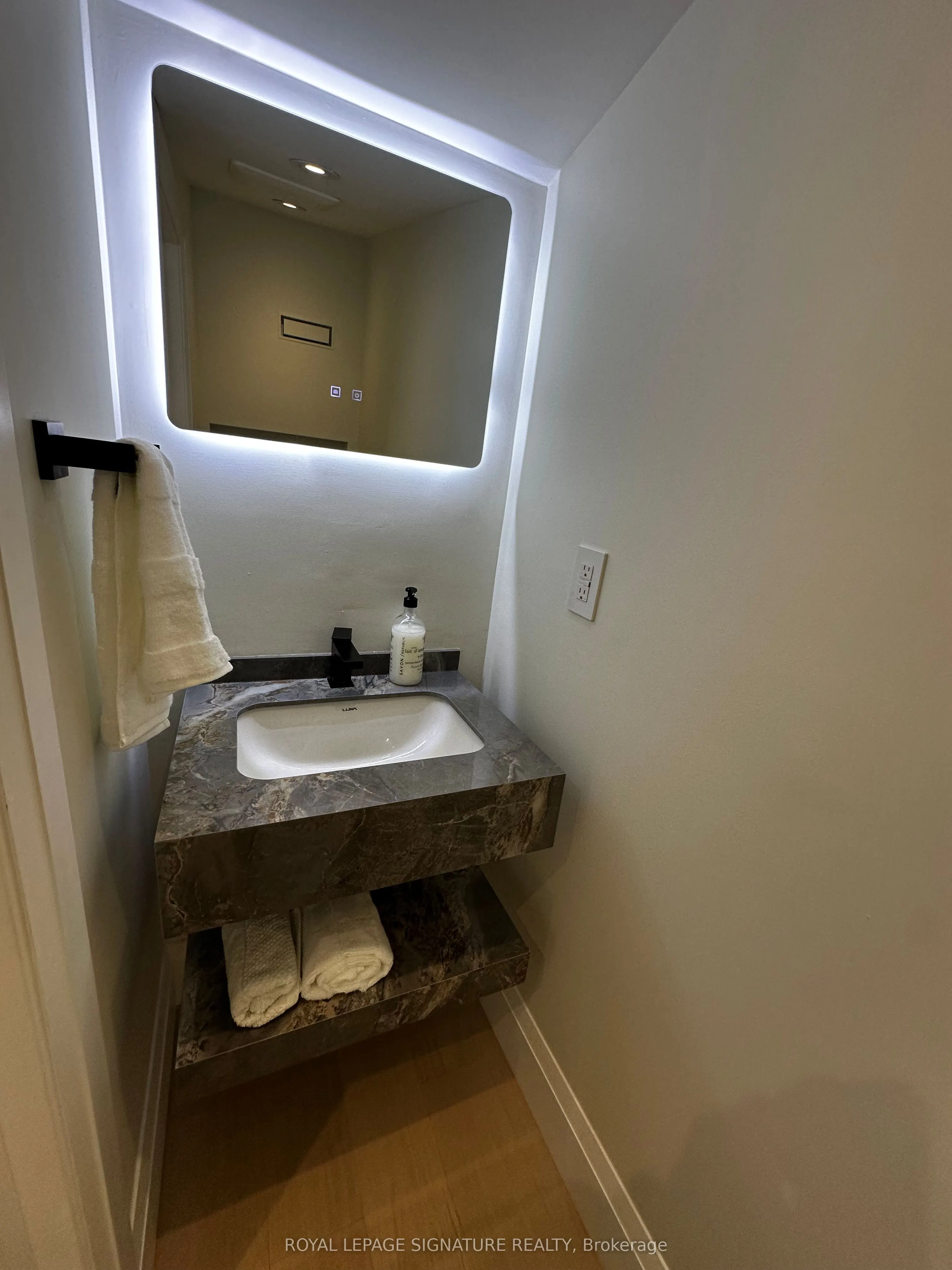 198 Earlscourt Avenue, #Upper