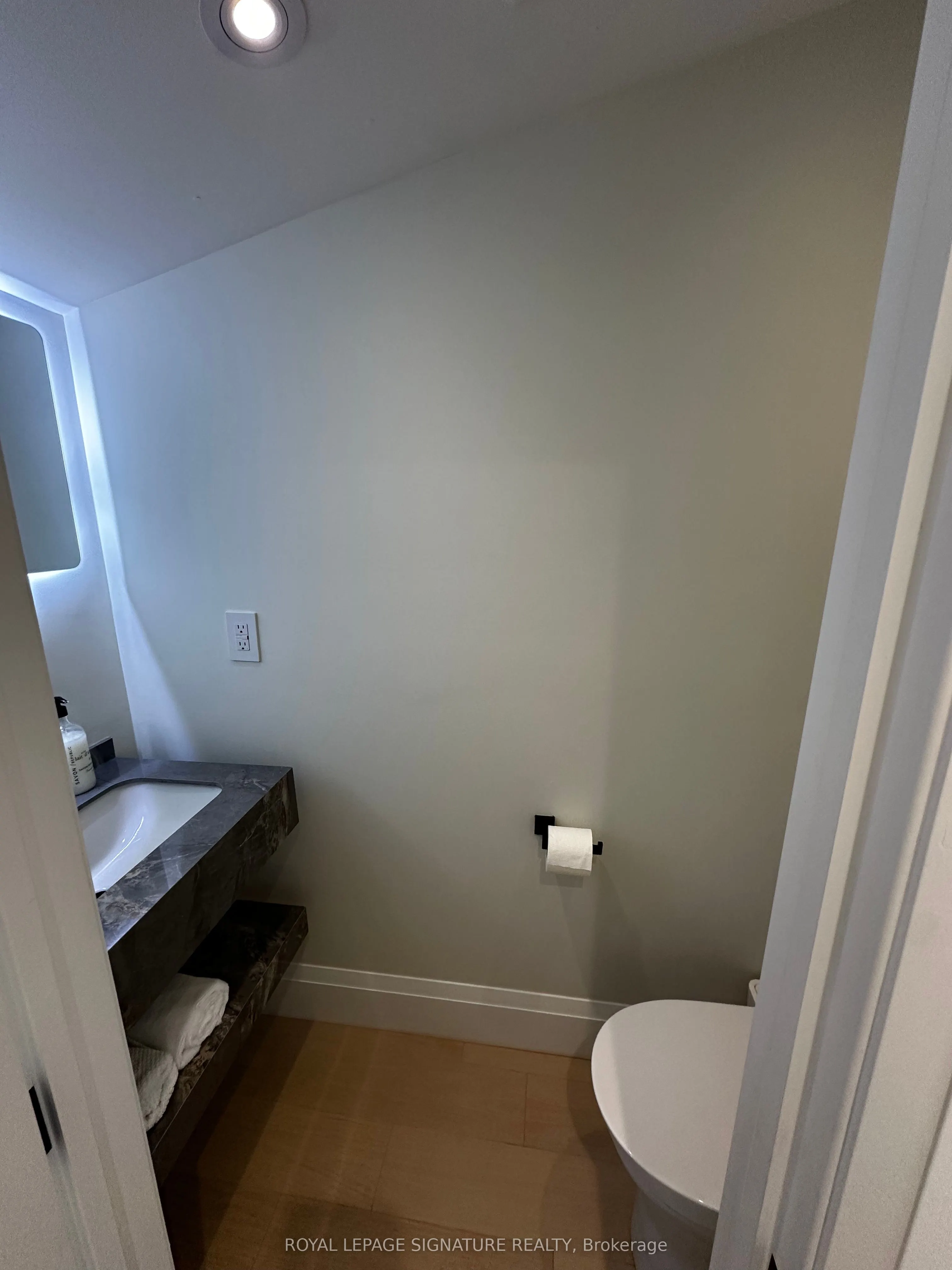 198 Earlscourt Avenue, #Upper