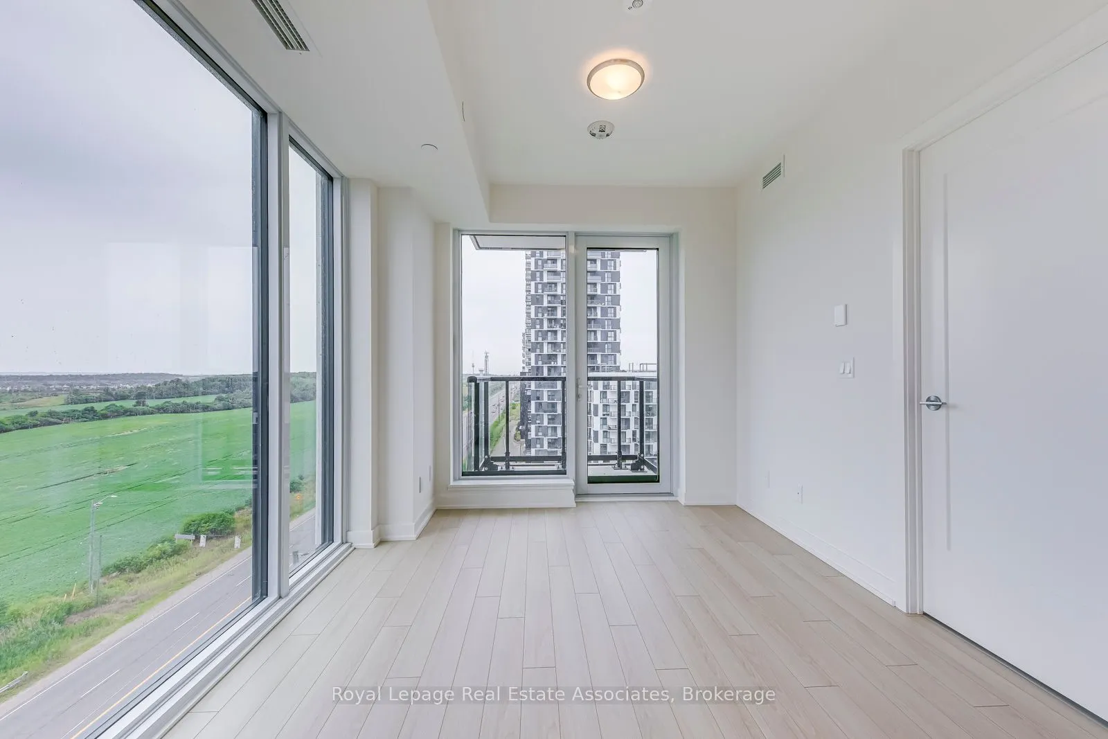 3079 Trafalgar Road, #903