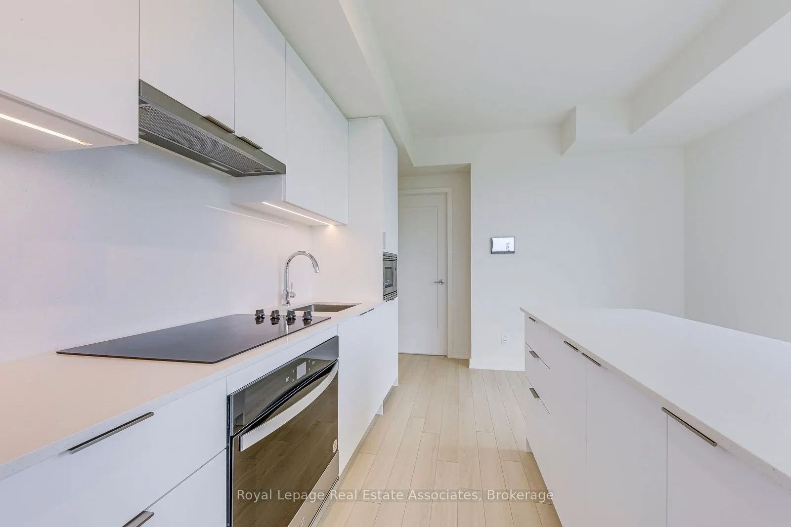 3079 Trafalgar Road, #903