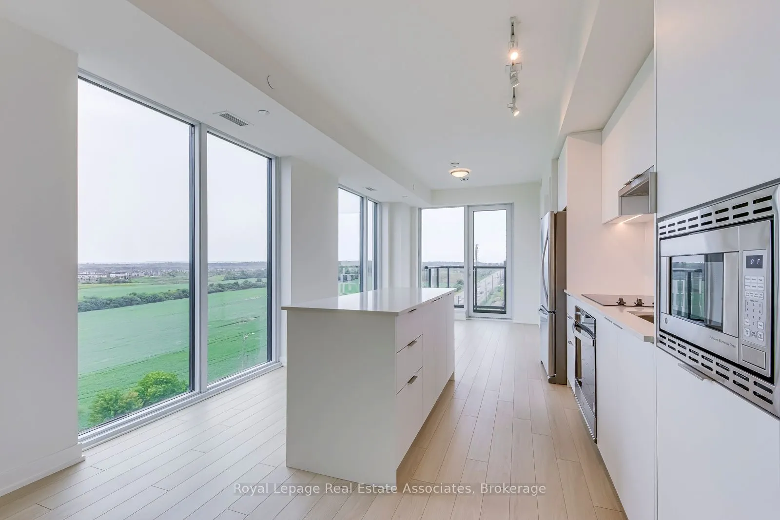 3079 Trafalgar Road, #903