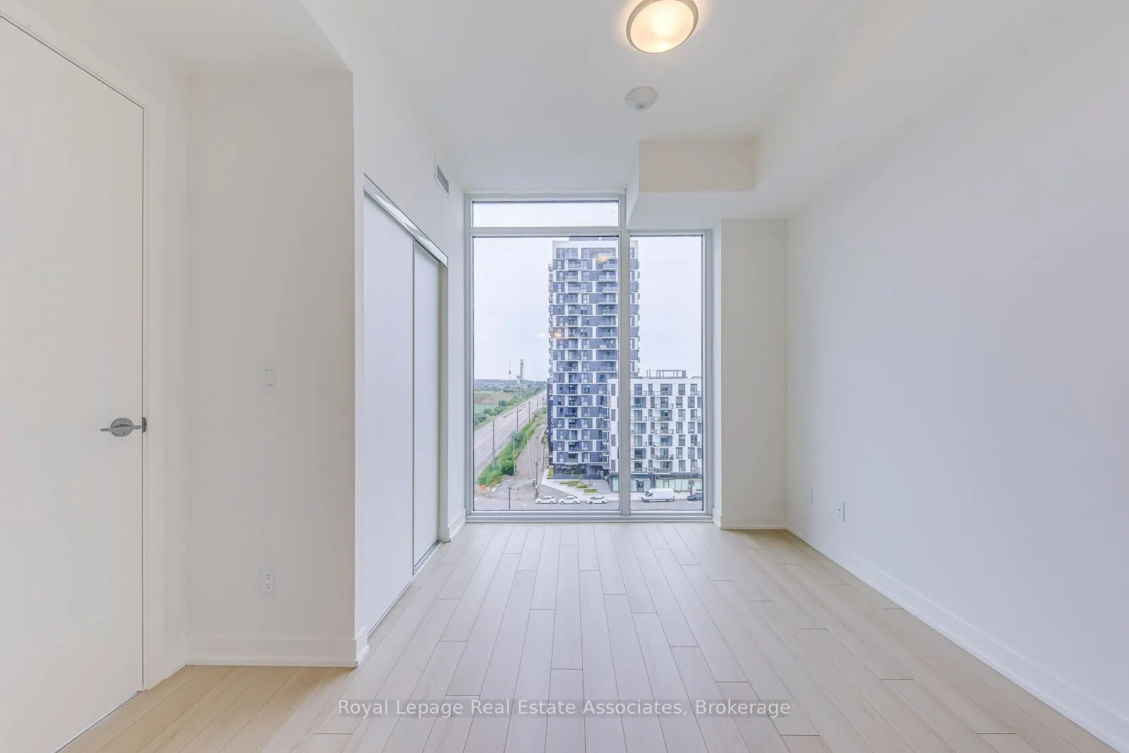 3079 Trafalgar Road, #903