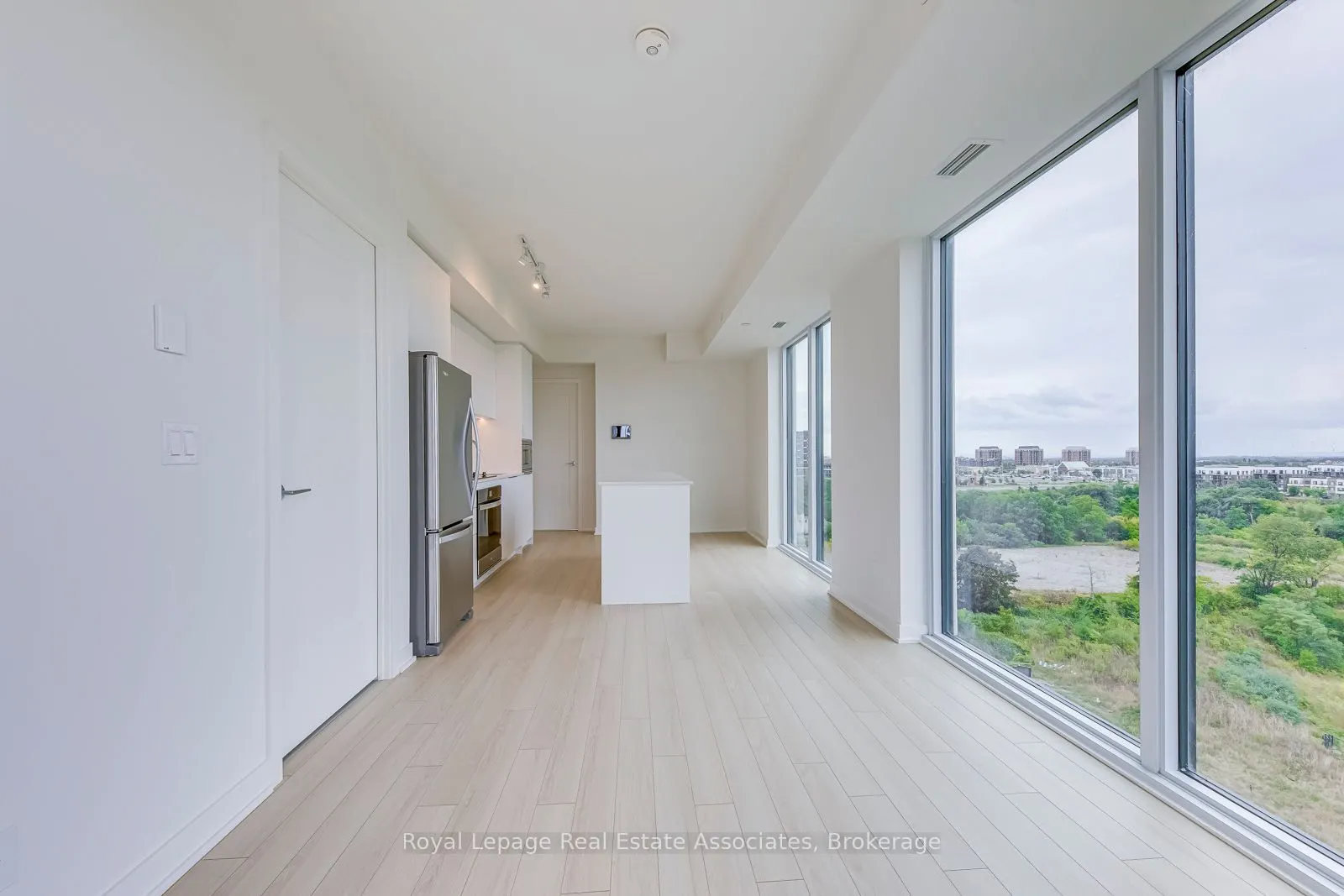 3079 Trafalgar Road, #903