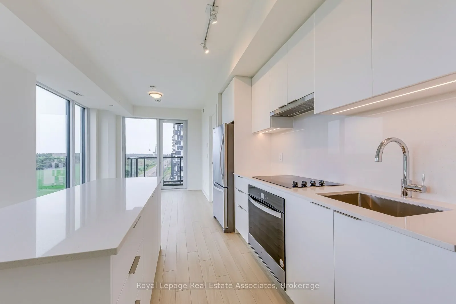 3079 Trafalgar Road, #903