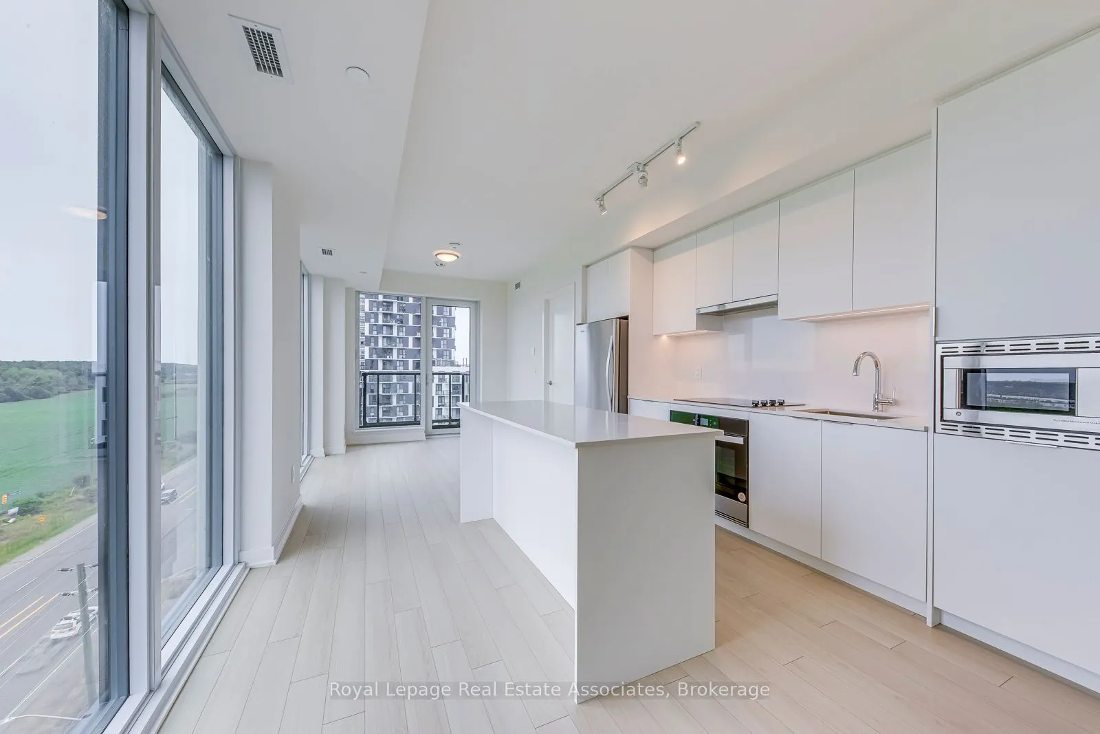 3079 Trafalgar Road, #903