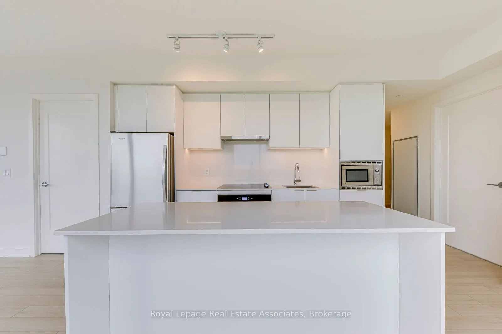 3079 Trafalgar Road, #903