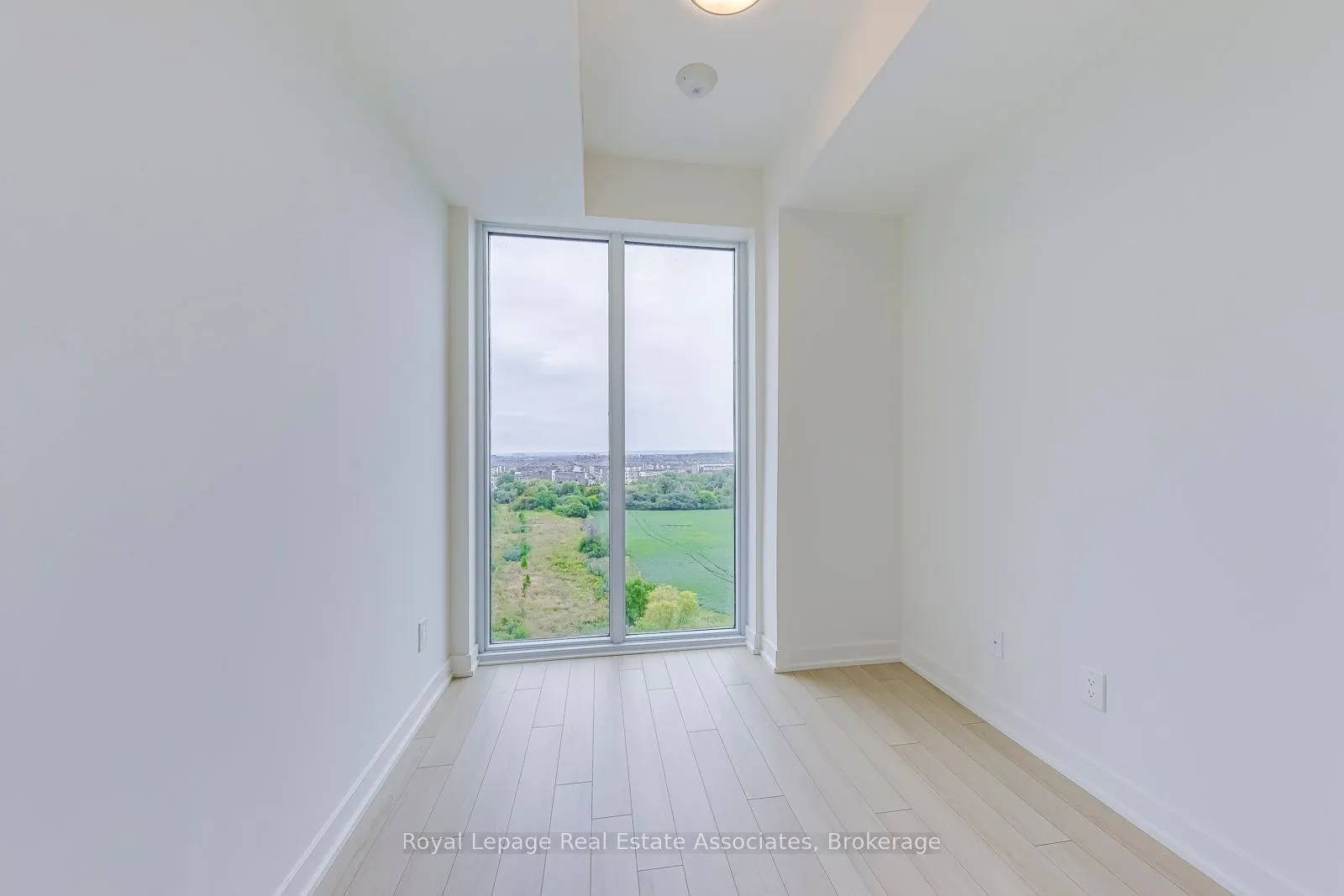 3079 Trafalgar Road, #903