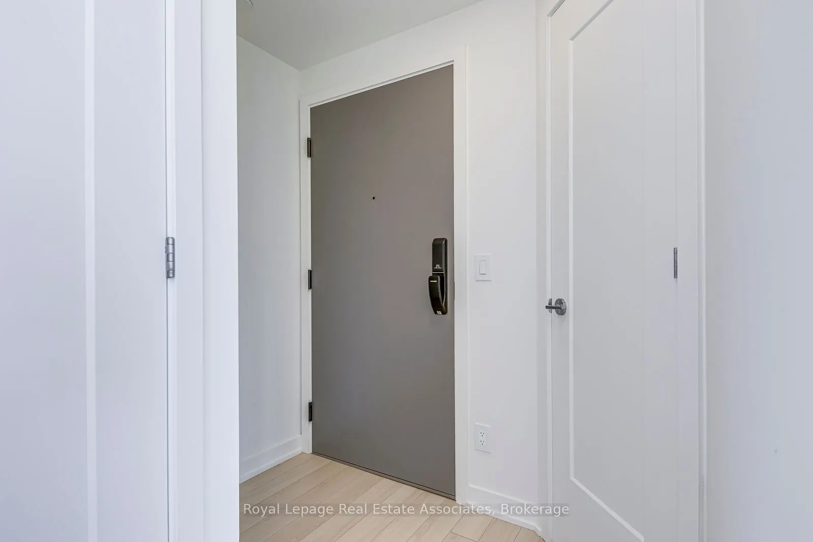 3079 Trafalgar Road, #903