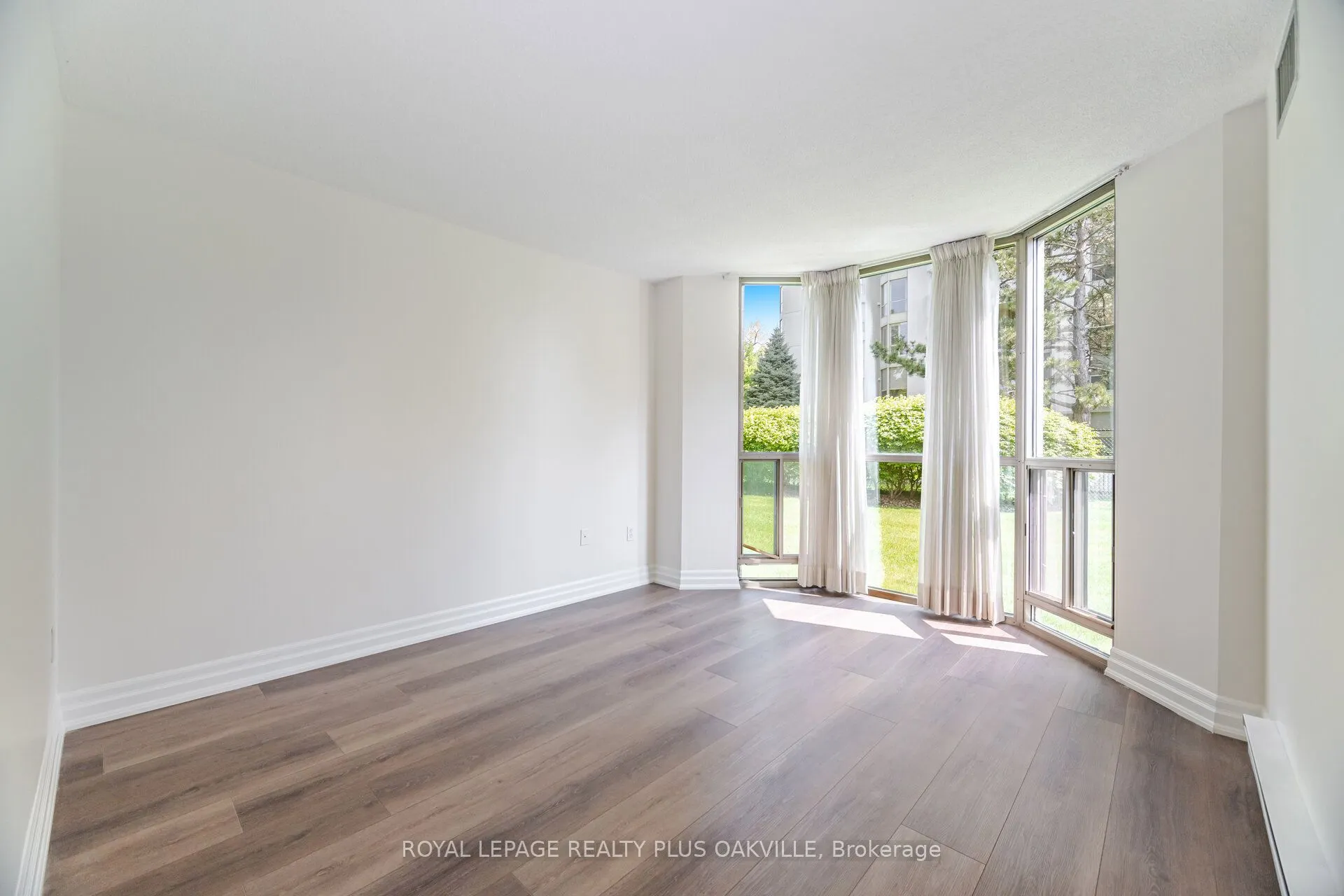 1225 North Shore Boulevard E, #104