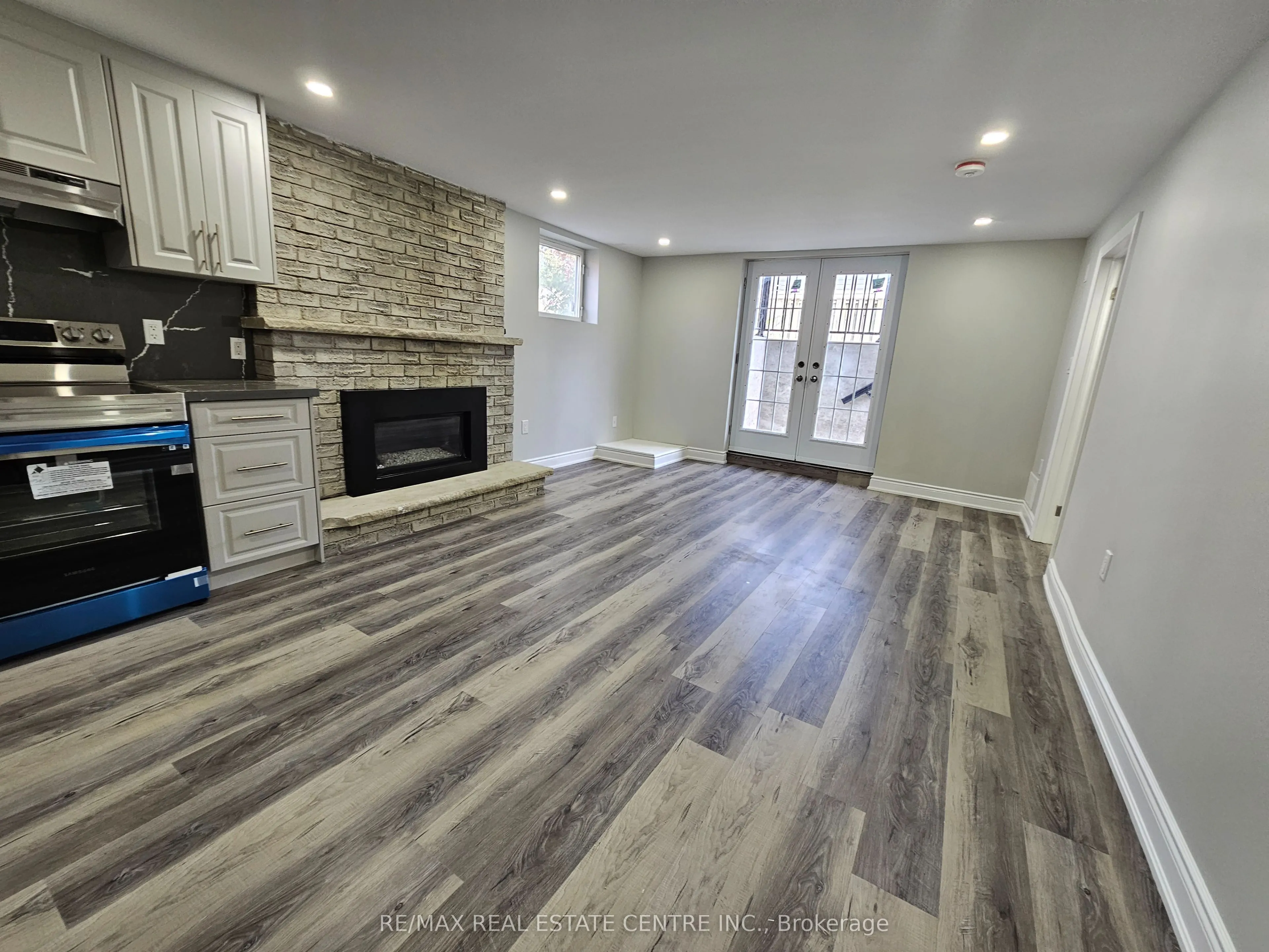 896 Morley Avenue, #Lower