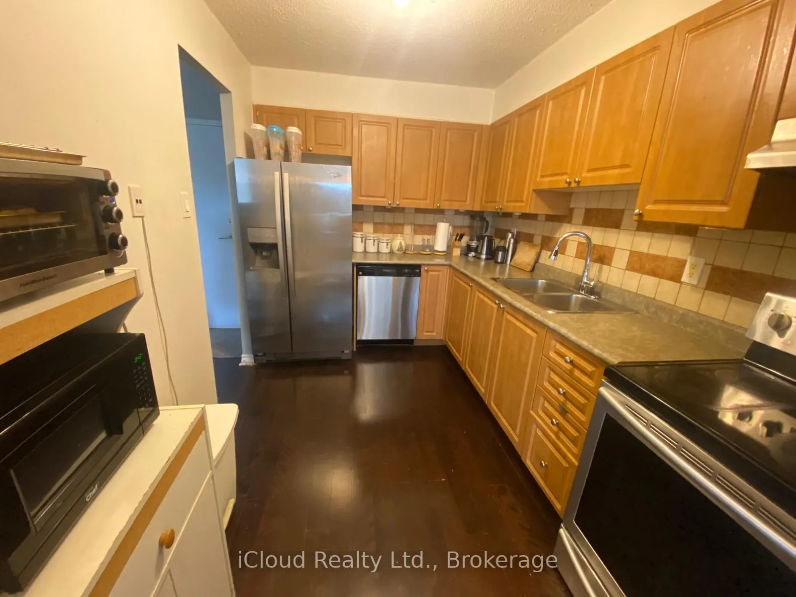 3501 Glen Erin Drive, #606