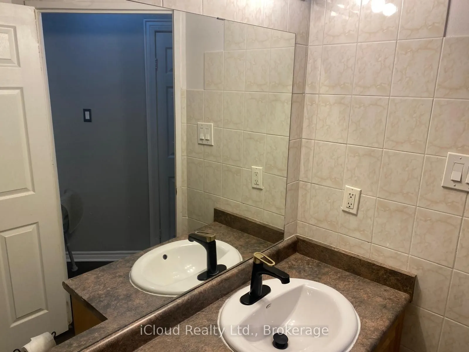 3501 Glen Erin Drive, #606