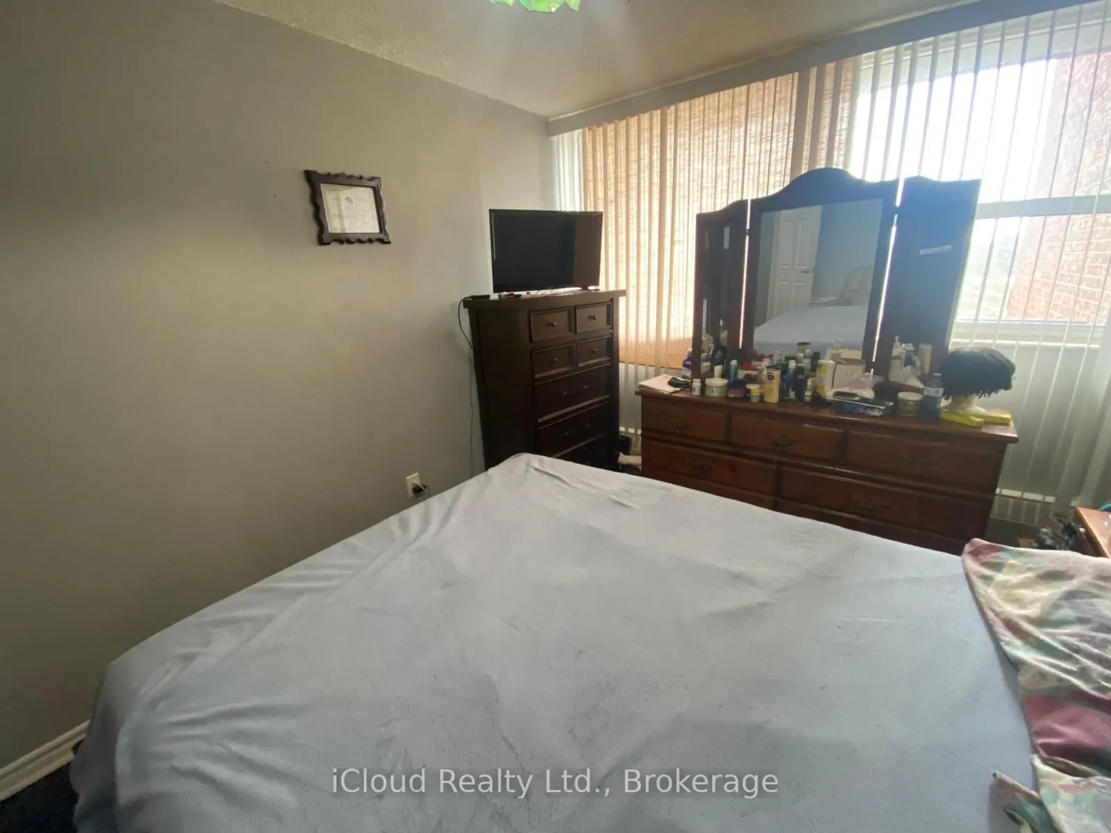 3501 Glen Erin Drive, #606