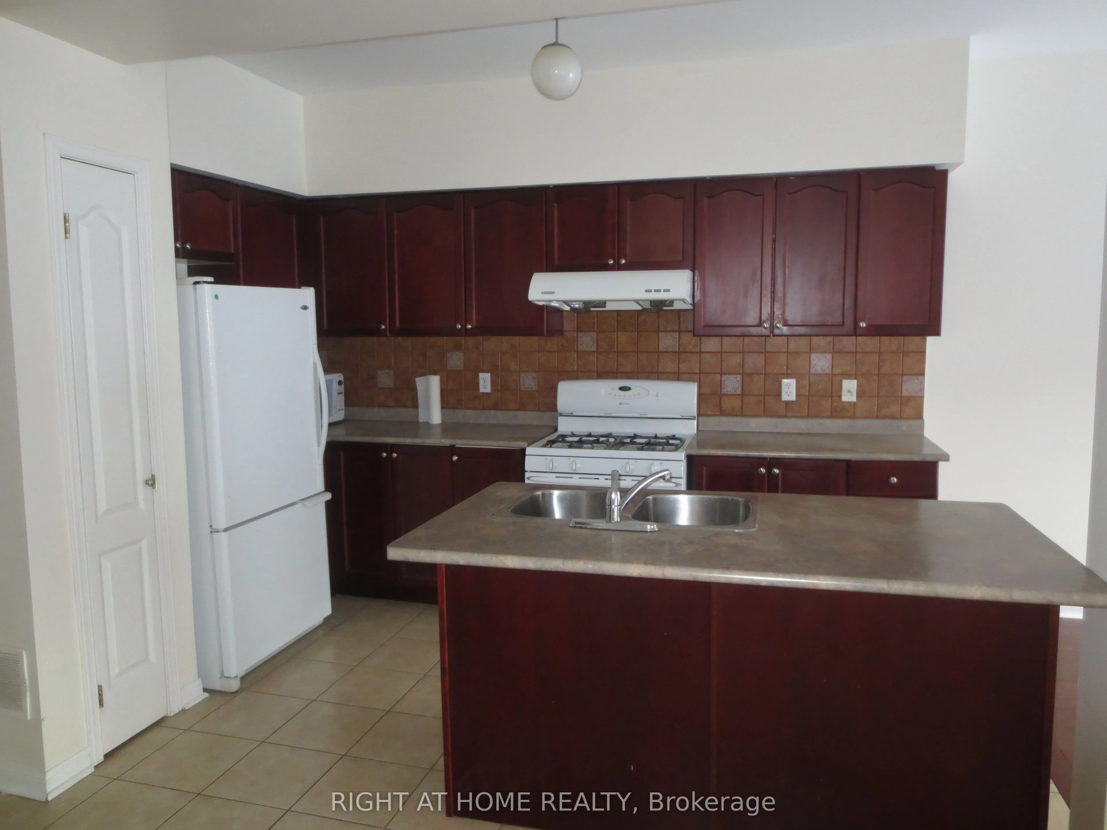 2438 Shadow Court