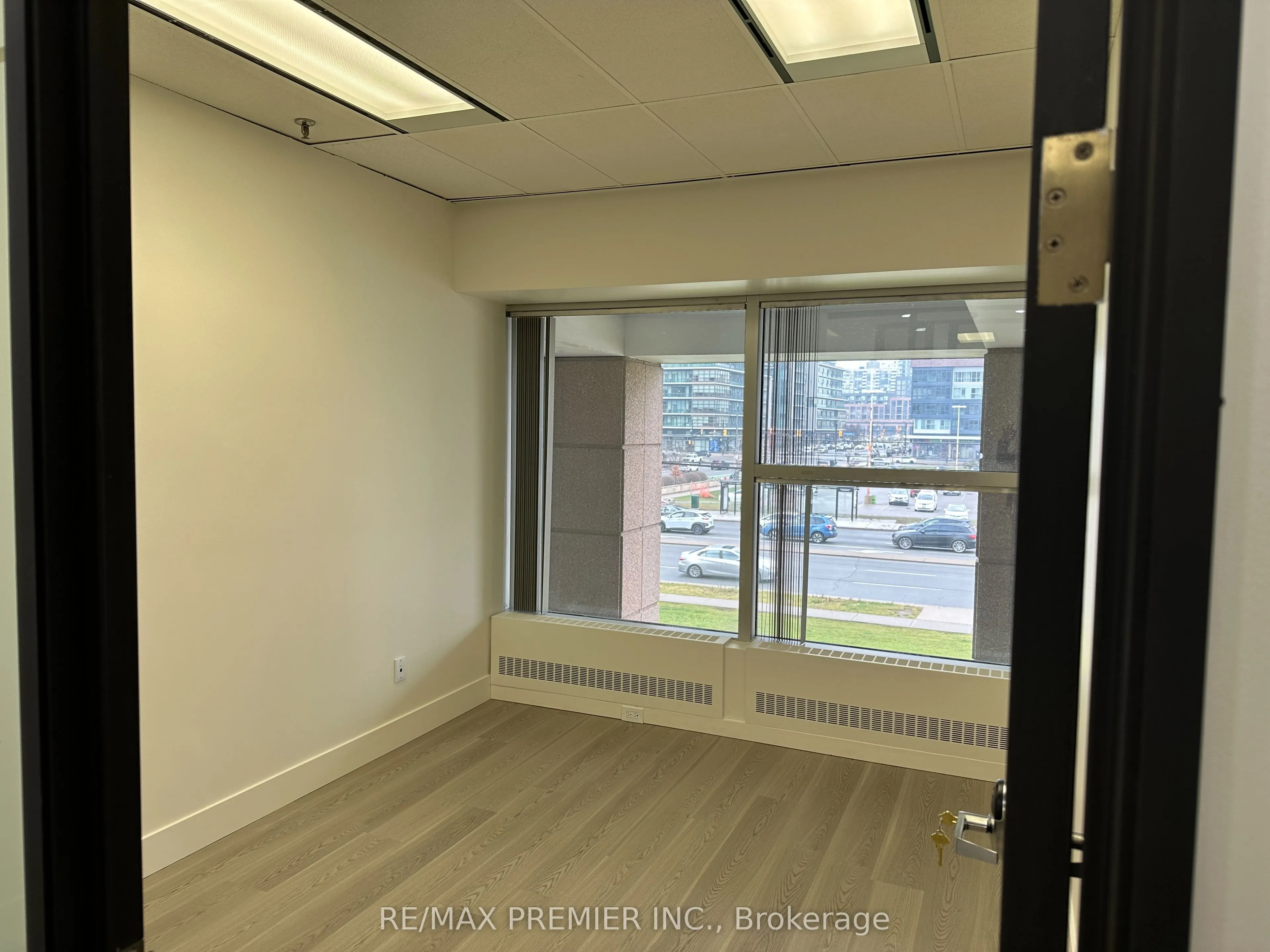350 Burnhamthorpe Road W, #200-B01