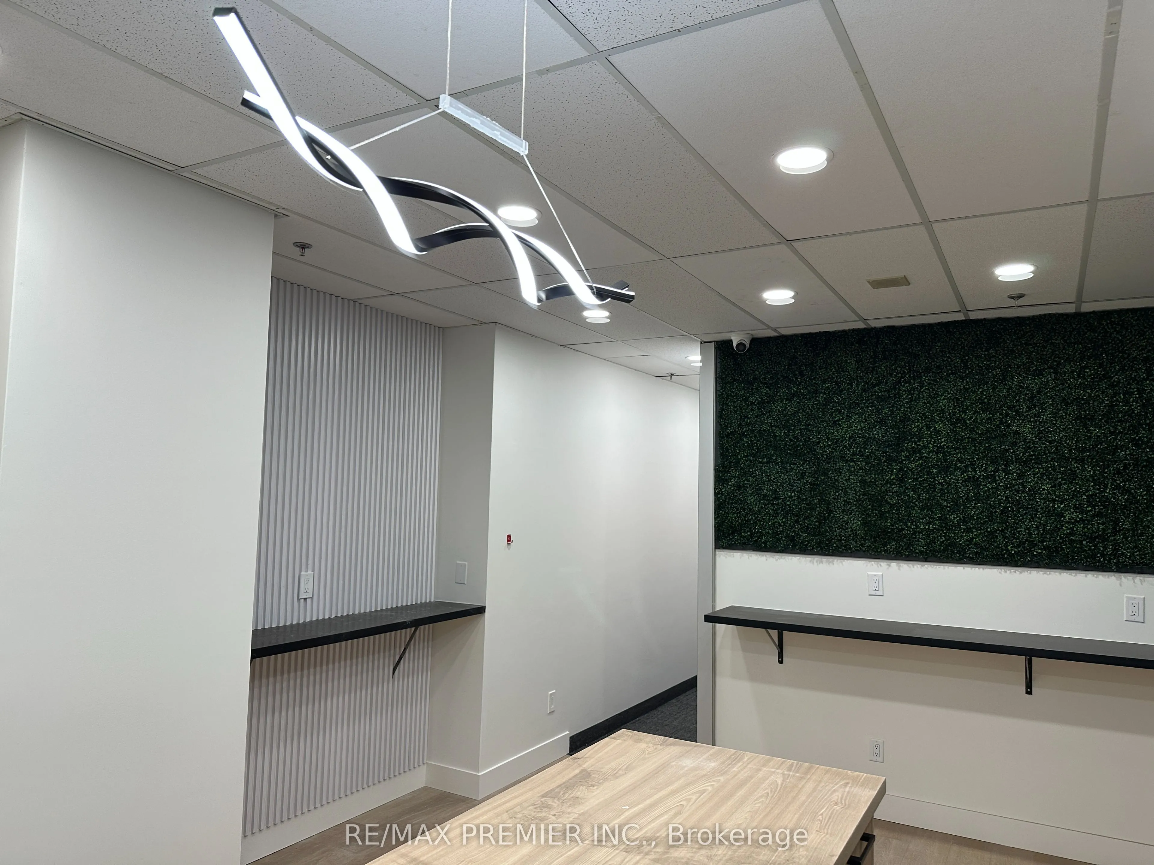 350 Burnhamthorpe Road W, #200-B01
