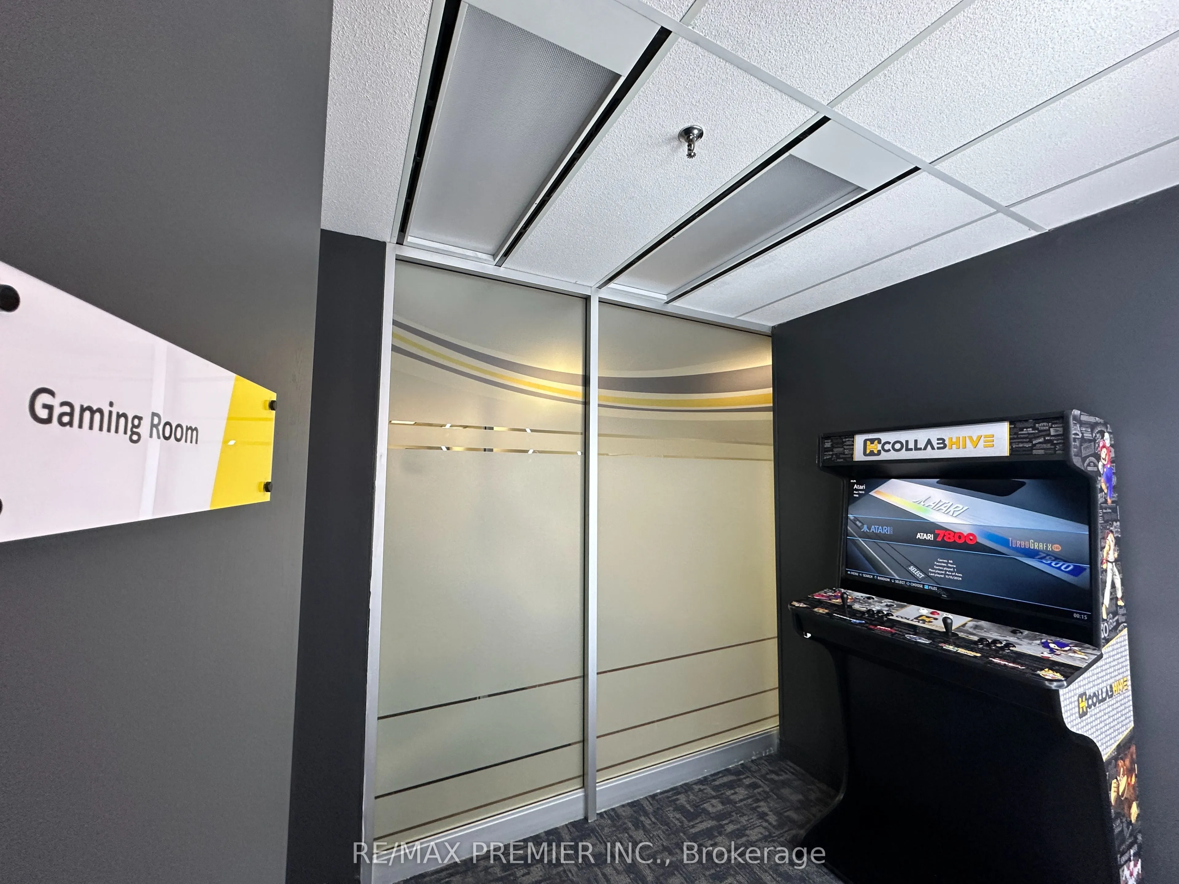 350 Burnhamthorpe Road W, #200-B01