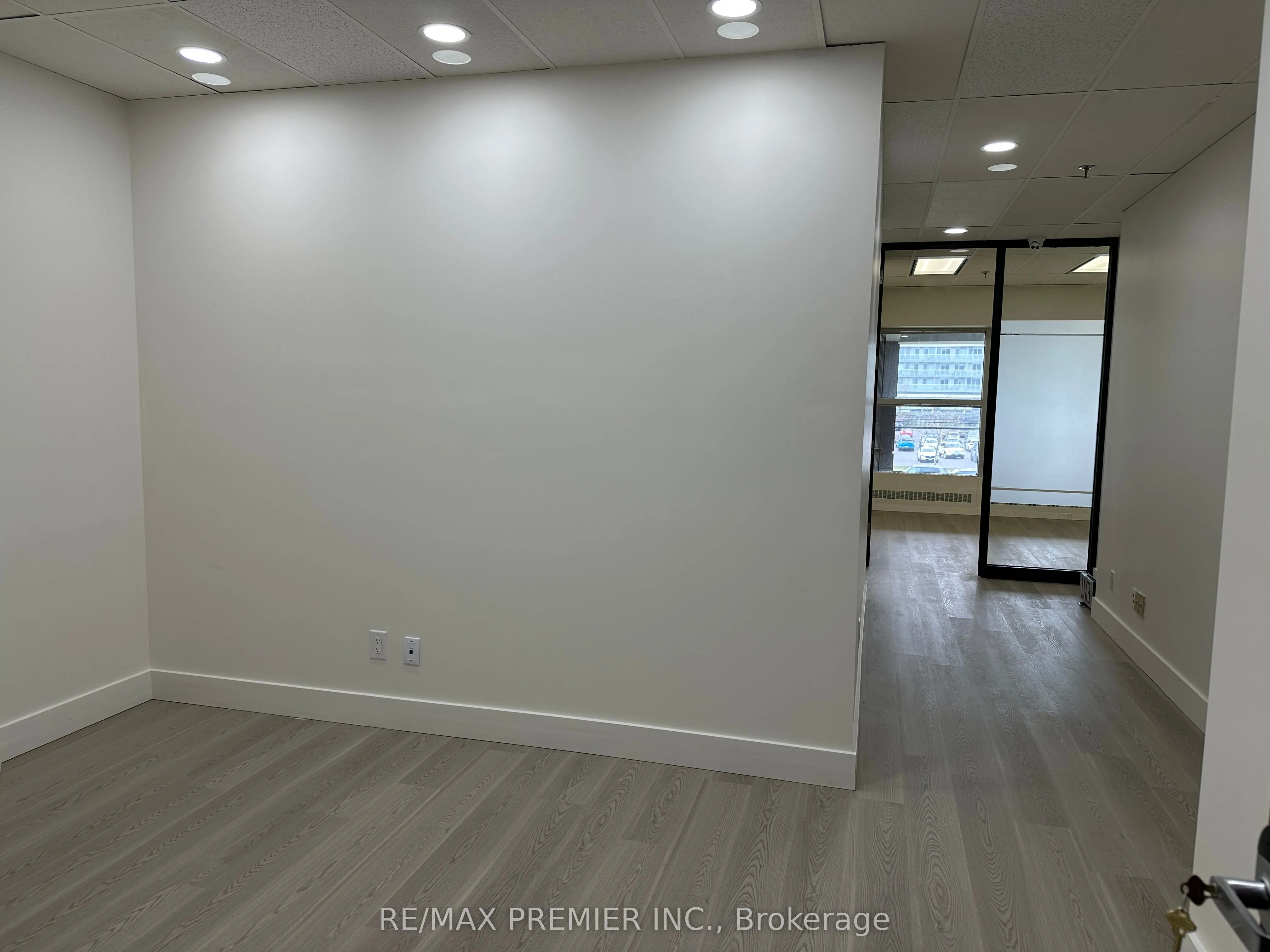 350 Burnhamthorpe Road W, #200-B01