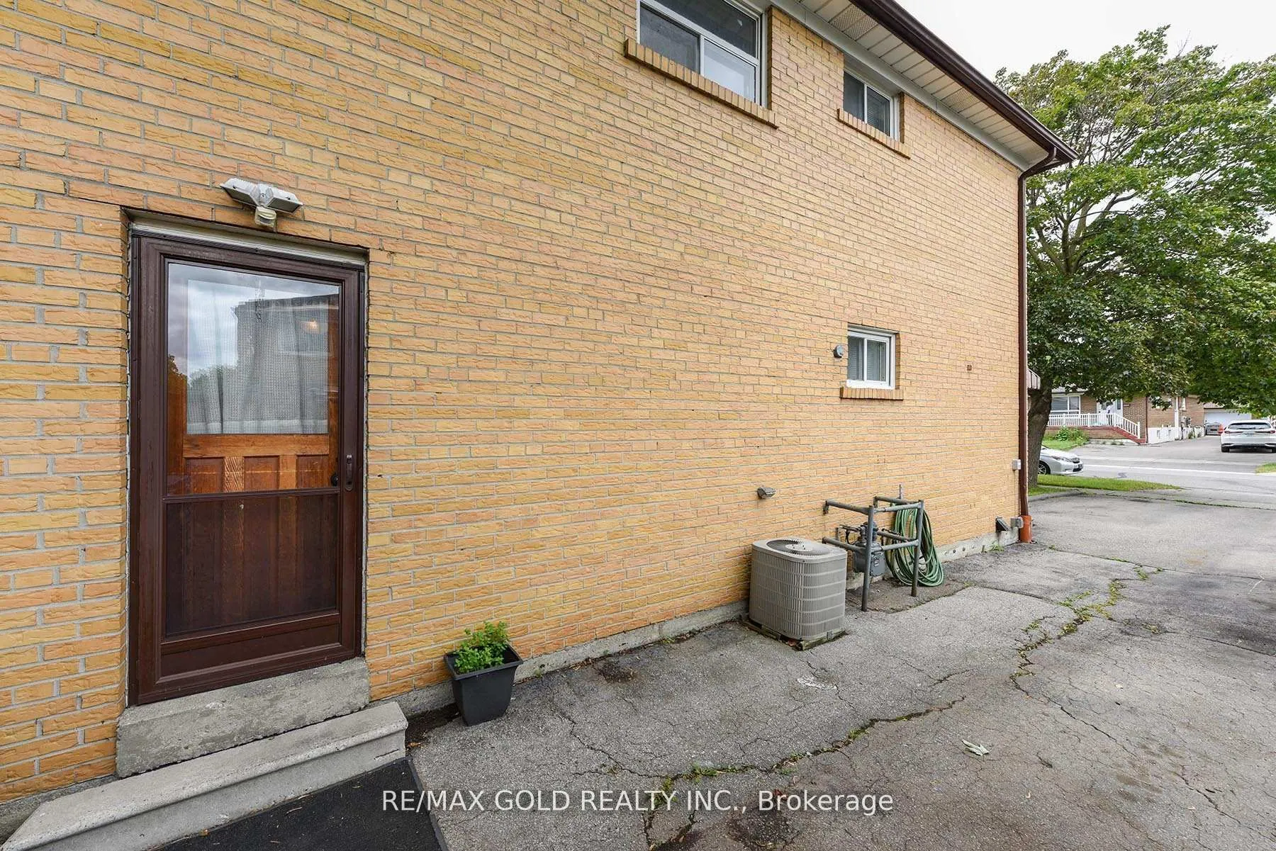 3507 Laddie Crescent