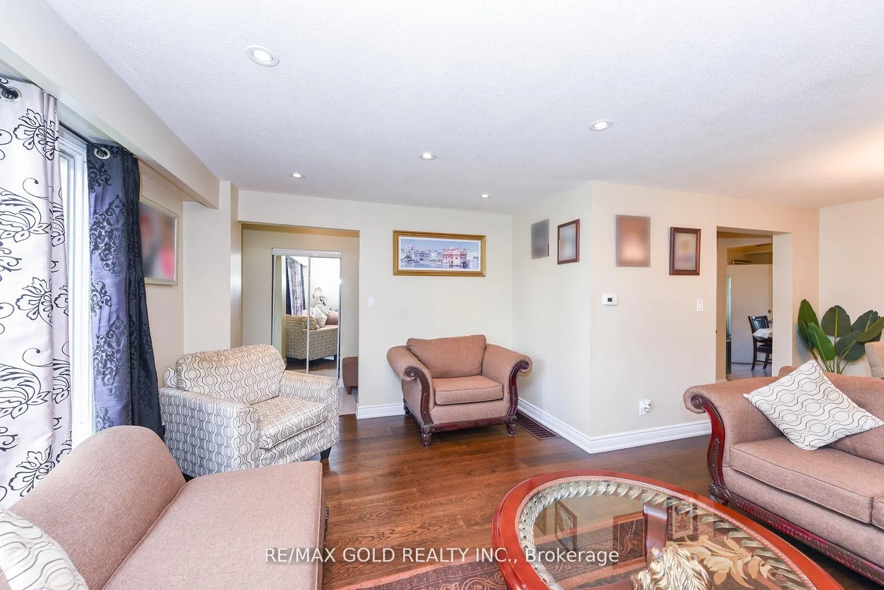 3507 Laddie Crescent