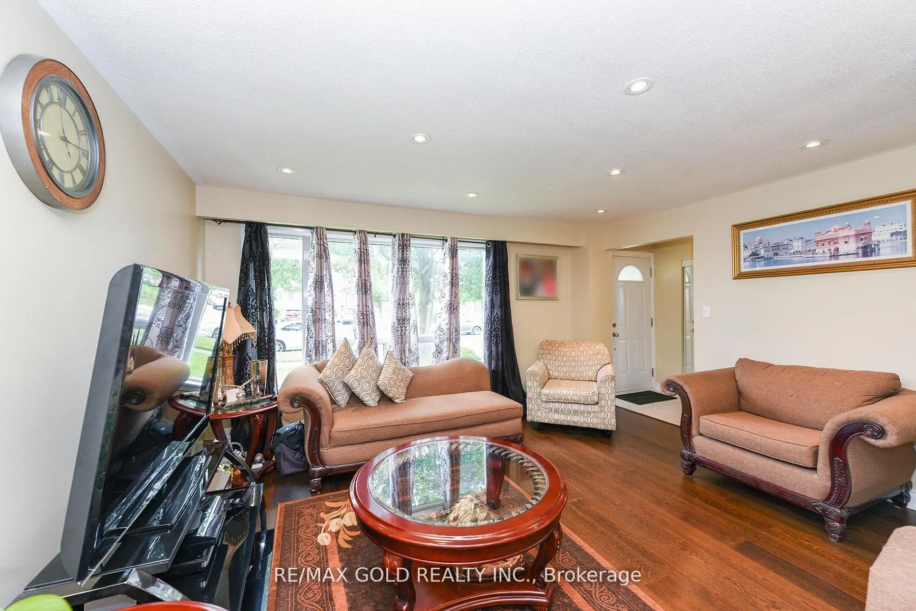 3507 Laddie Crescent