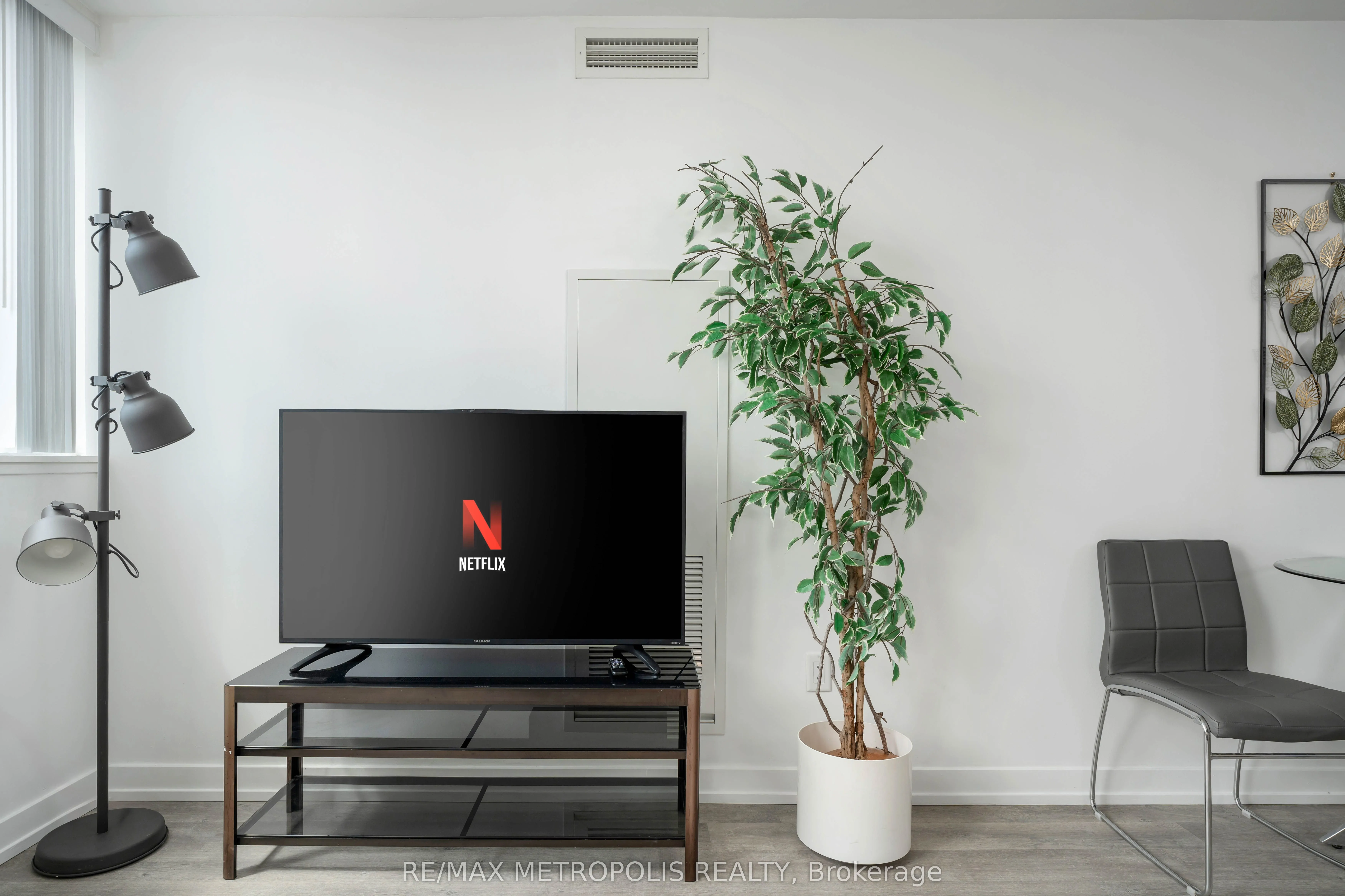 2300 St Clair Avenue W, #307