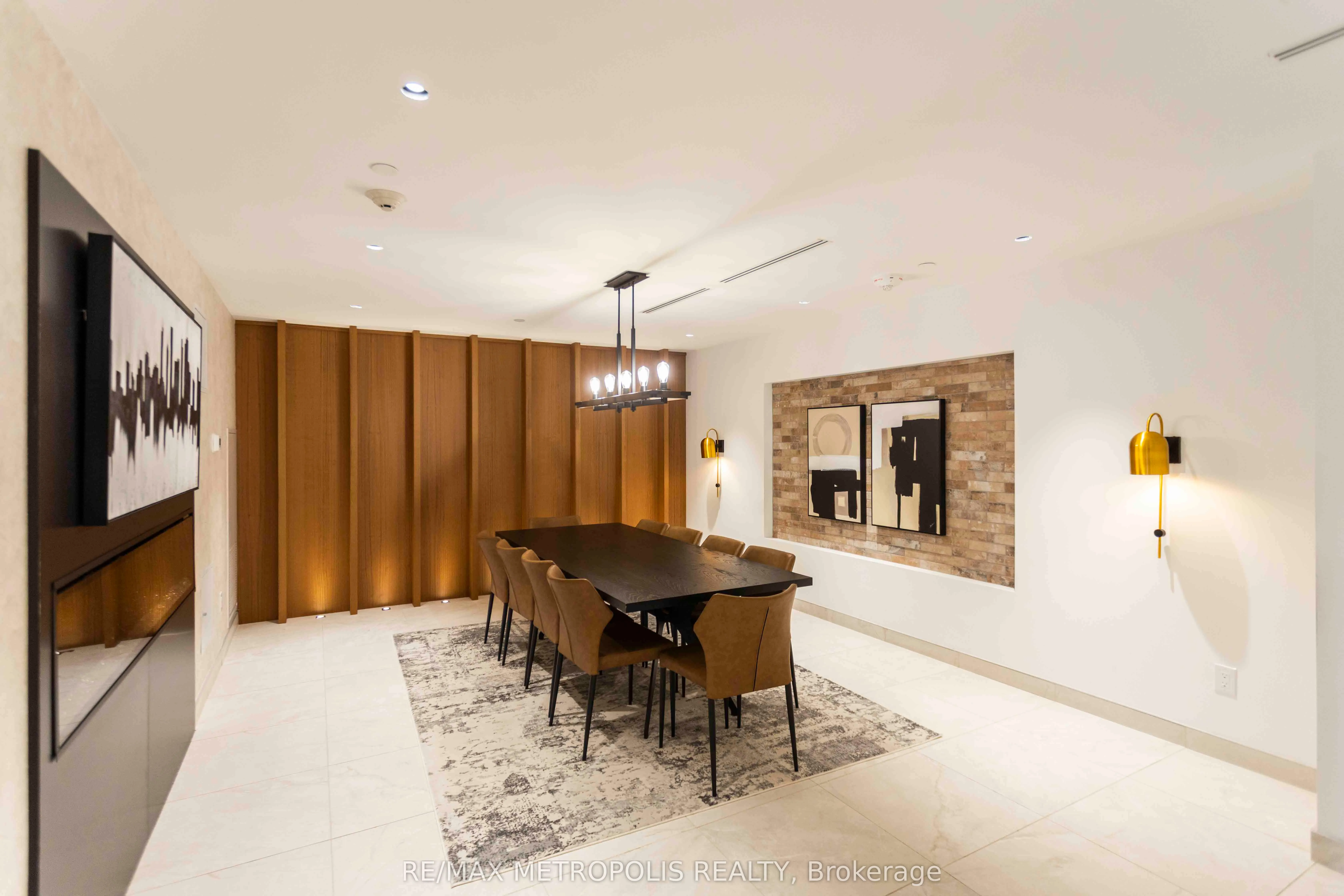 2300 St Clair Avenue W, #307