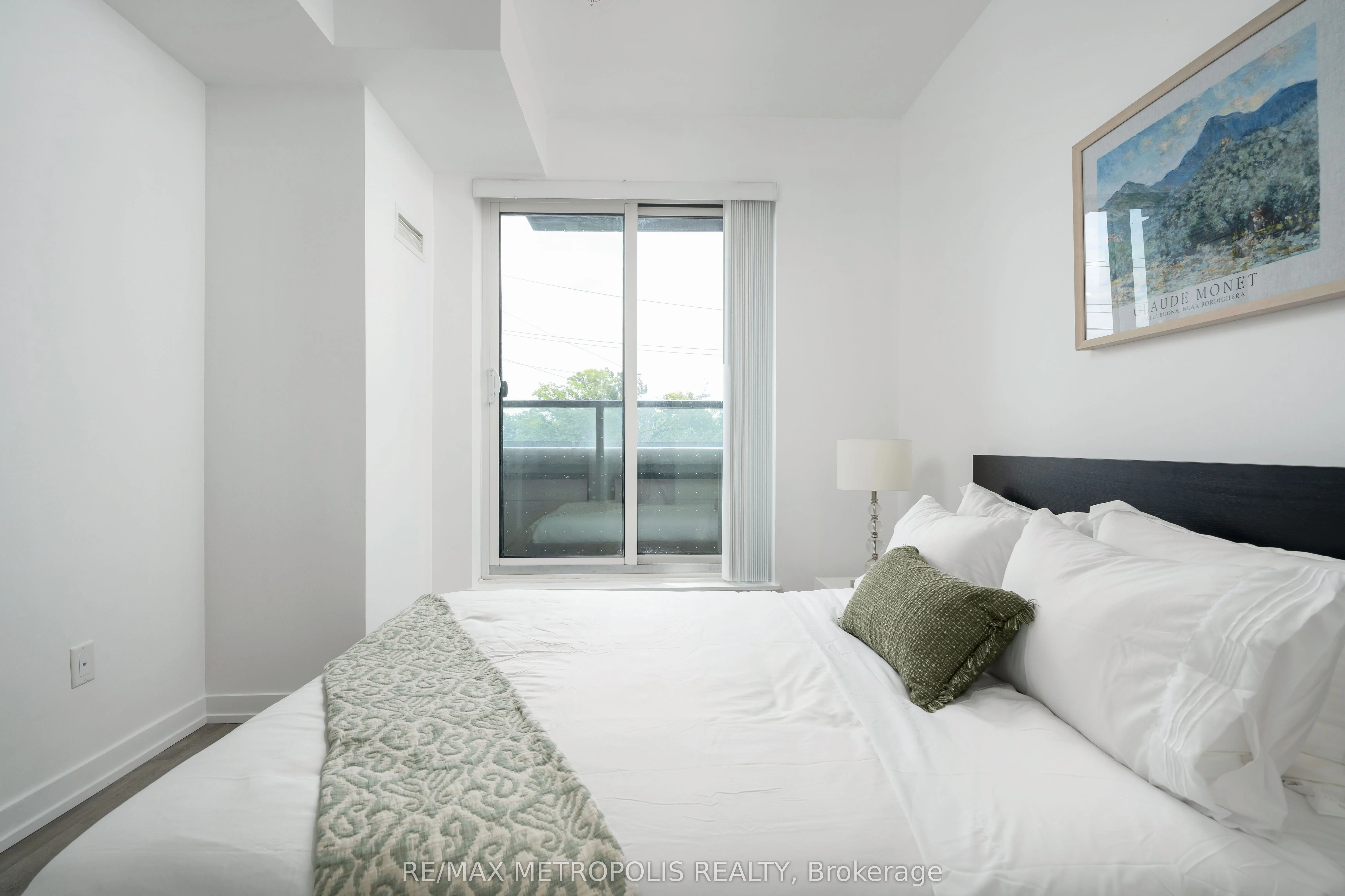 2300 St Clair Avenue W, #307