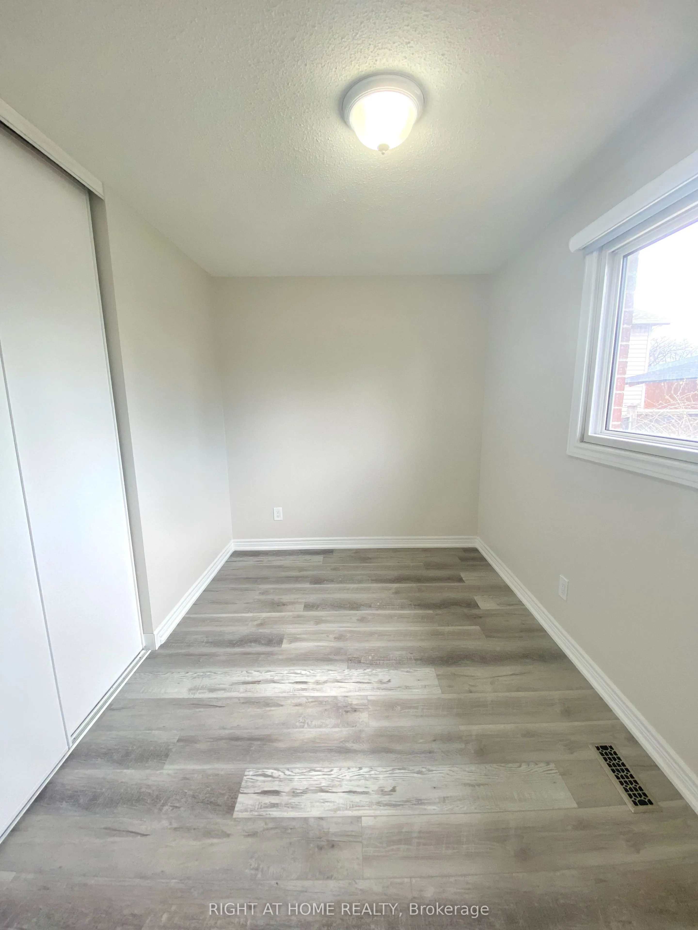 118 Avening Drive