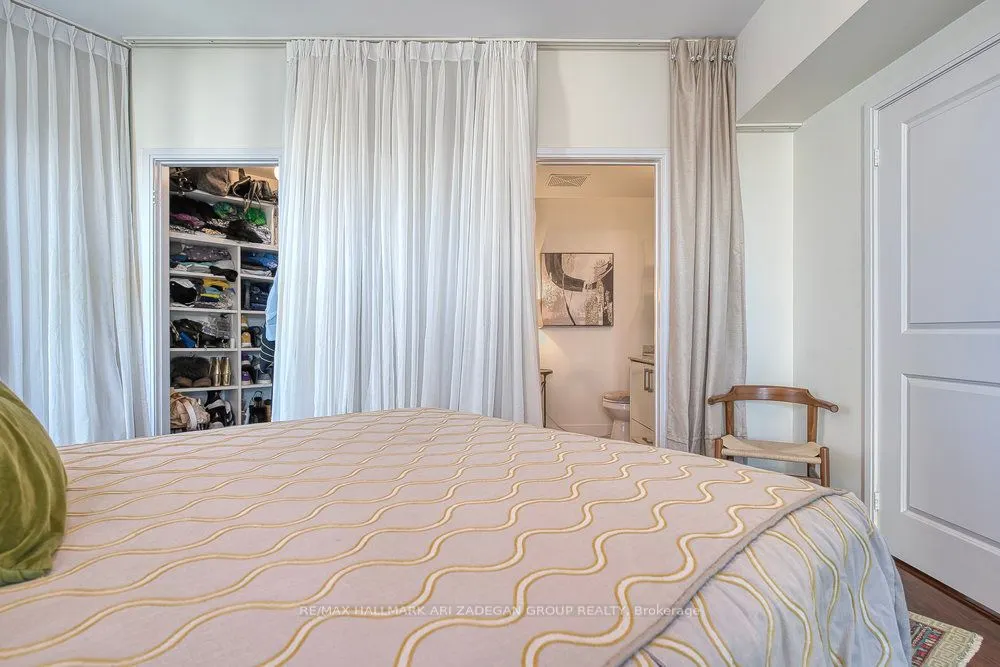 60 Absolute Avenue, #1507