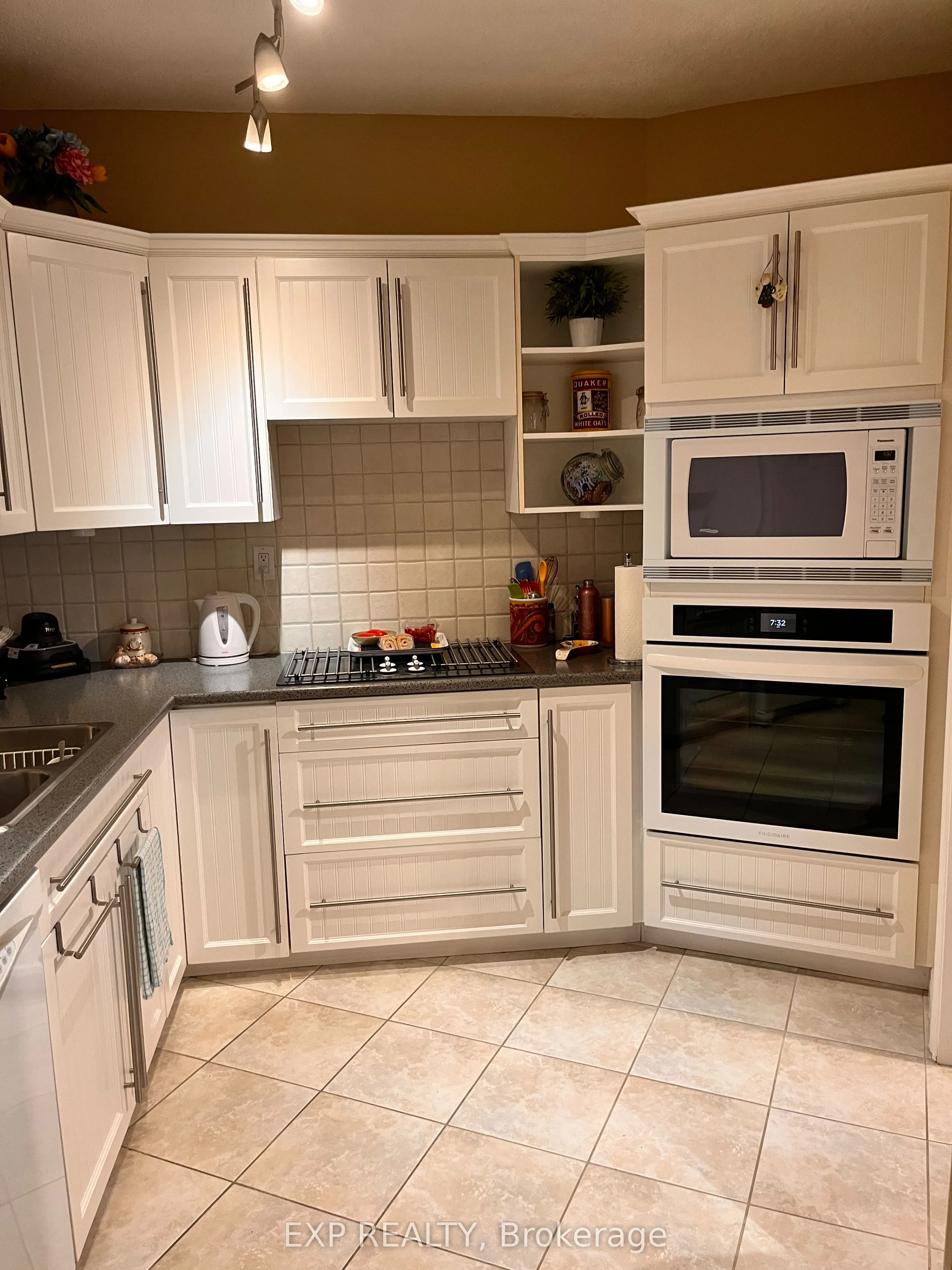 5250 Lakeshore Road, #104