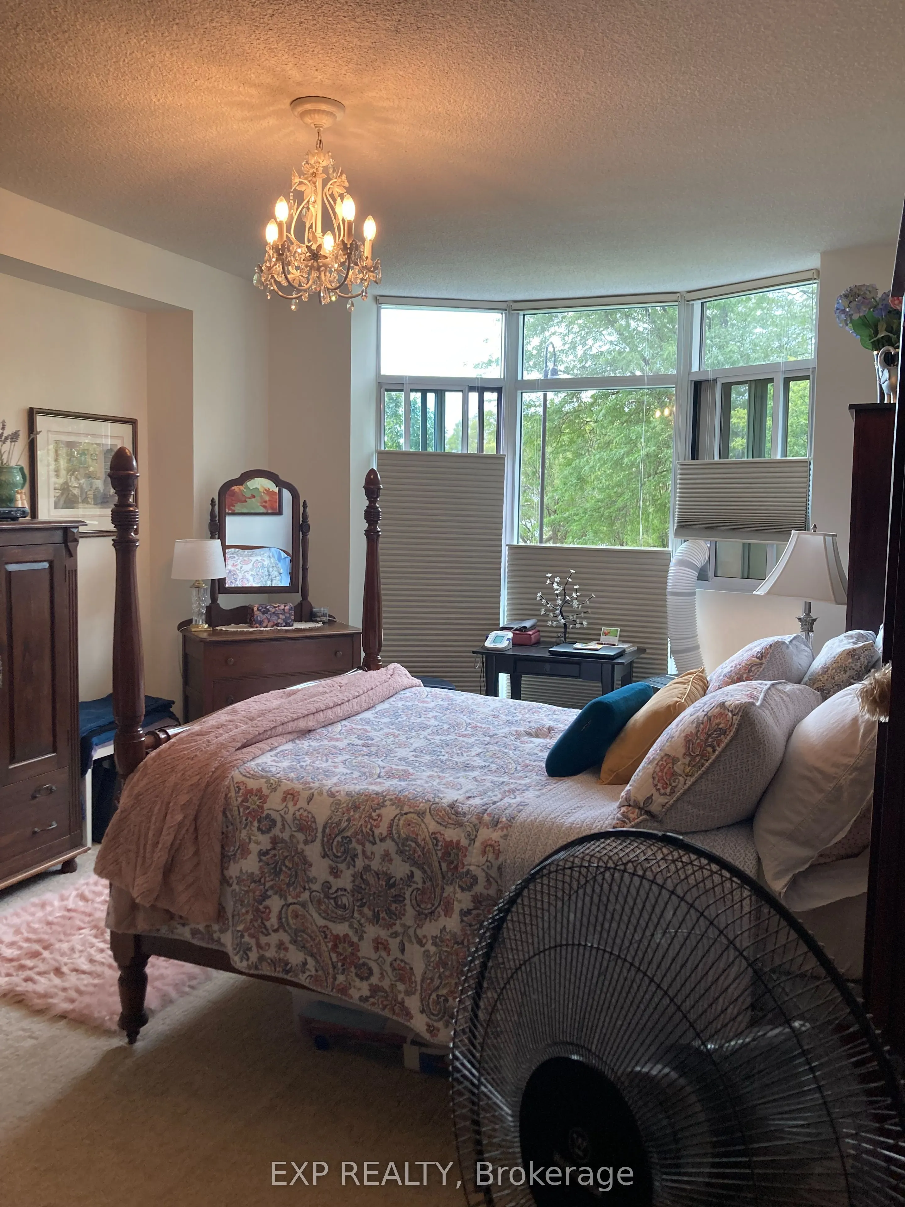 5250 Lakeshore Road, #104
